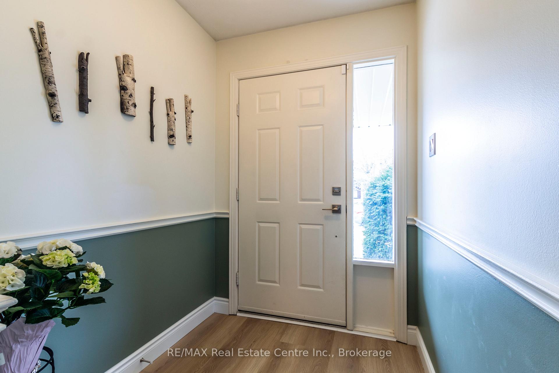 Photo 6 of 606 Hunters Place, Waterloo, Colonial Acres — HOMEH
