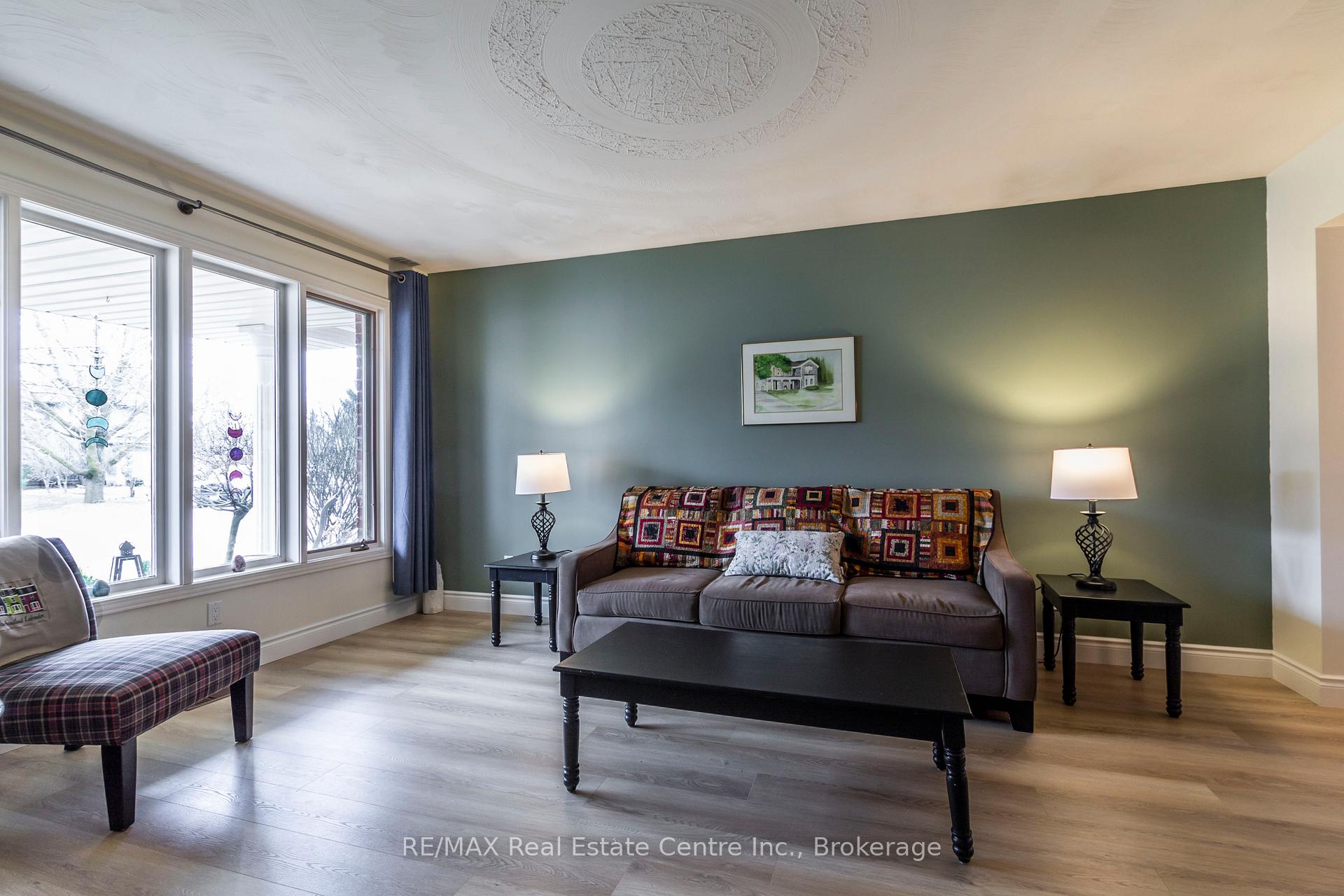 Photo 8 of 606 Hunters Place, Waterloo, Colonial Acres — HOMEH