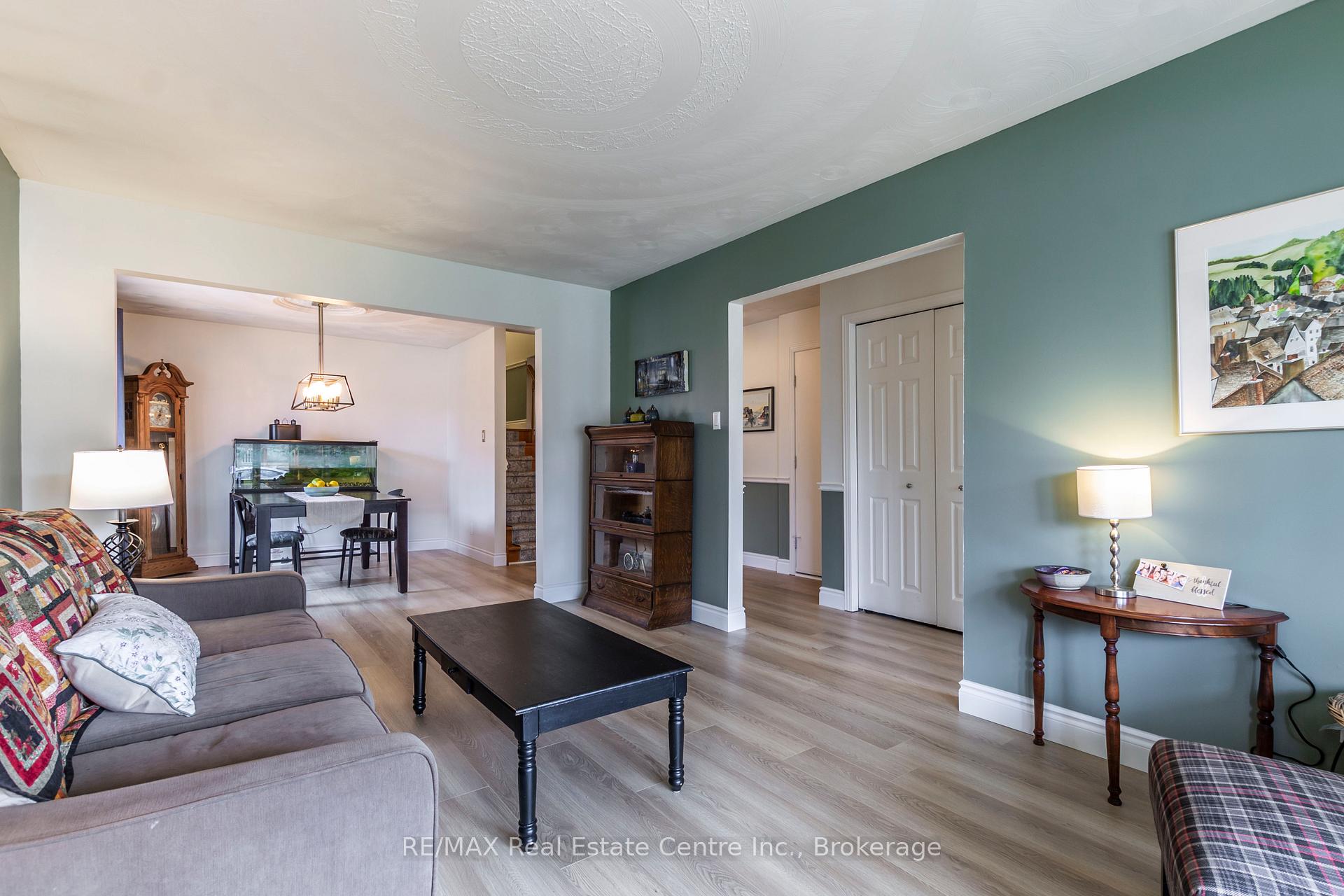 Photo 9 of 606 Hunters Place, Waterloo, Colonial Acres — HOMEH