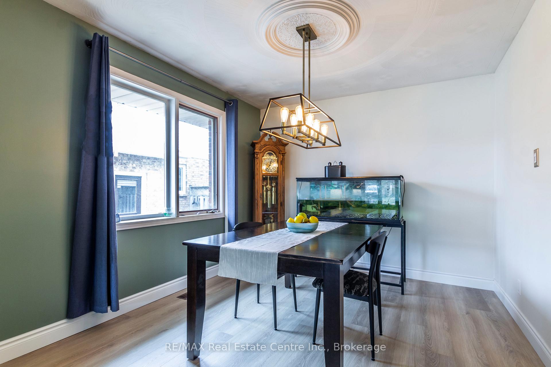 Photo 10 of 606 Hunters Place, Waterloo, Colonial Acres — HOMEH