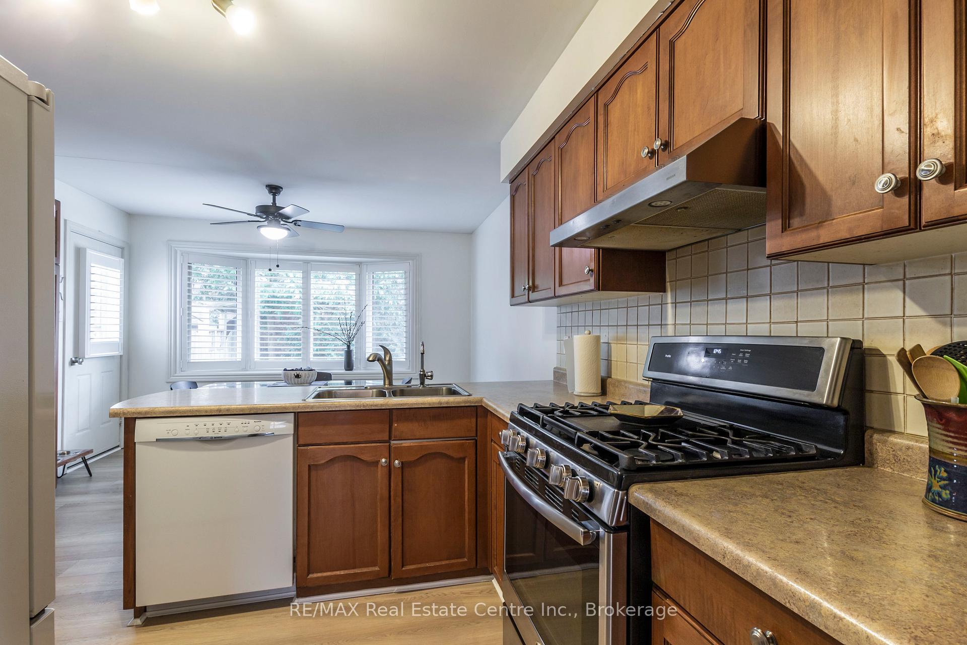 Photo 12 of 606 Hunters Place, Waterloo, Colonial Acres — HOMEH