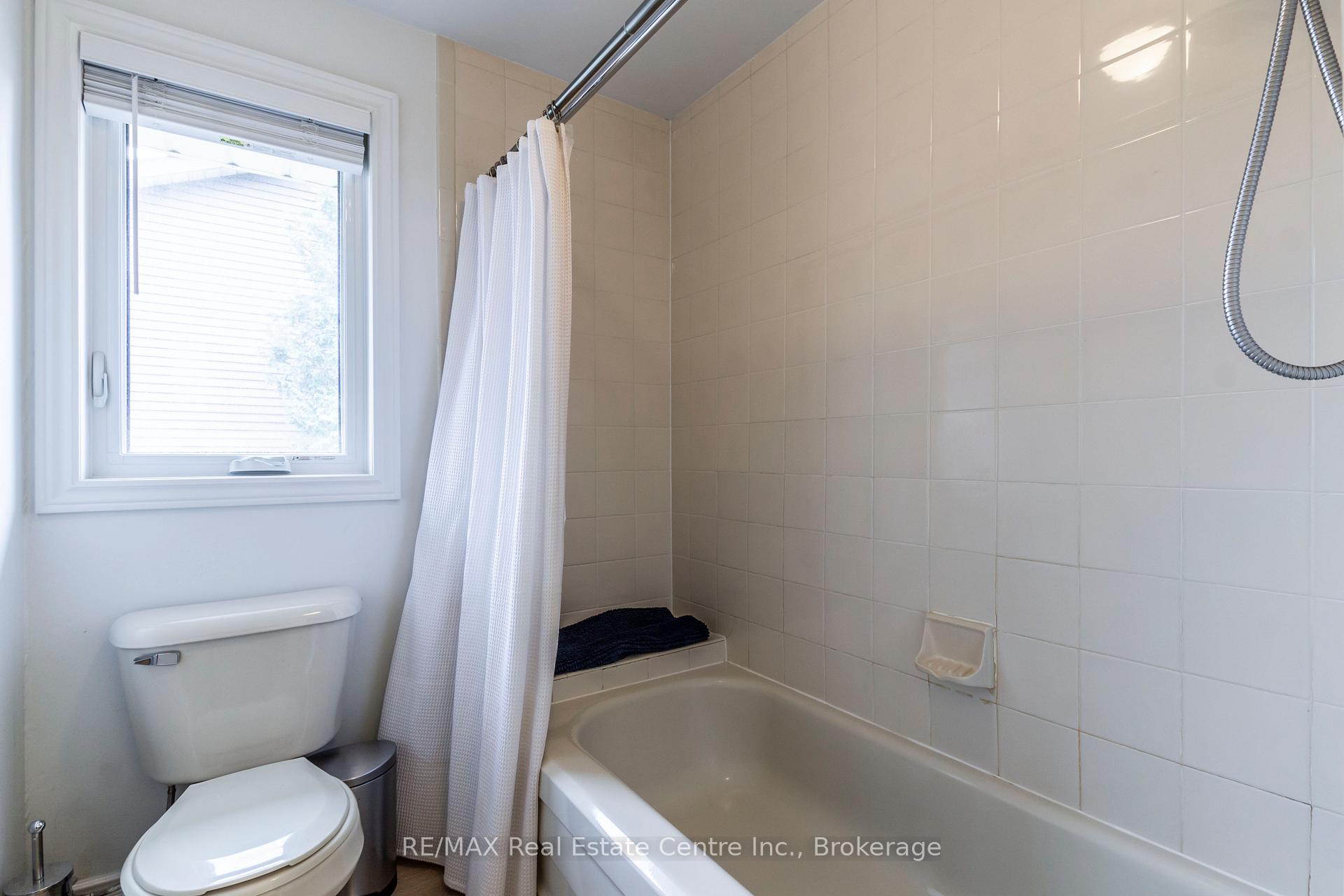 Photo 21 of 606 Hunters Place, Waterloo, Colonial Acres — HOMEH