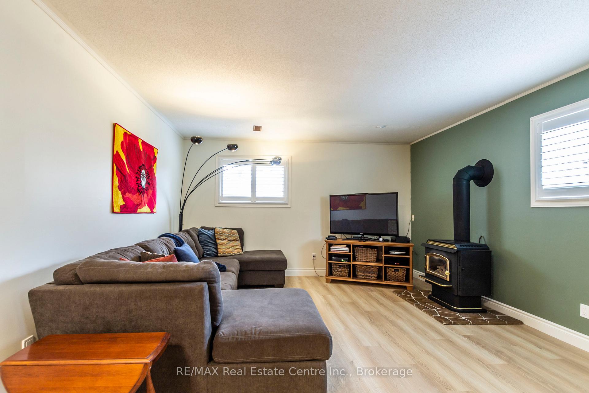 Photo 25 of 606 Hunters Place, Waterloo, Colonial Acres — HOMEH
