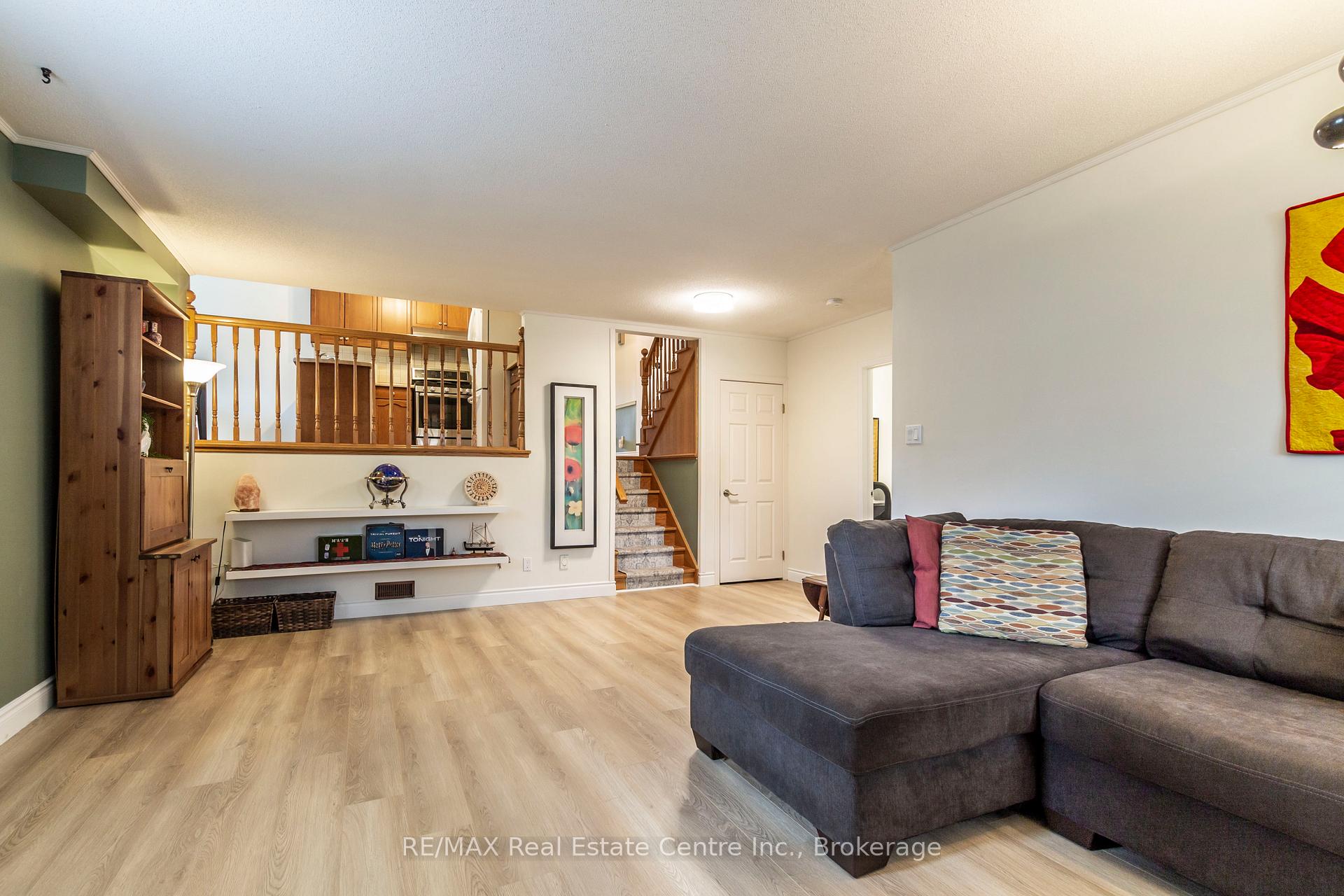 Photo 26 of 606 Hunters Place, Waterloo, Colonial Acres — HOMEH