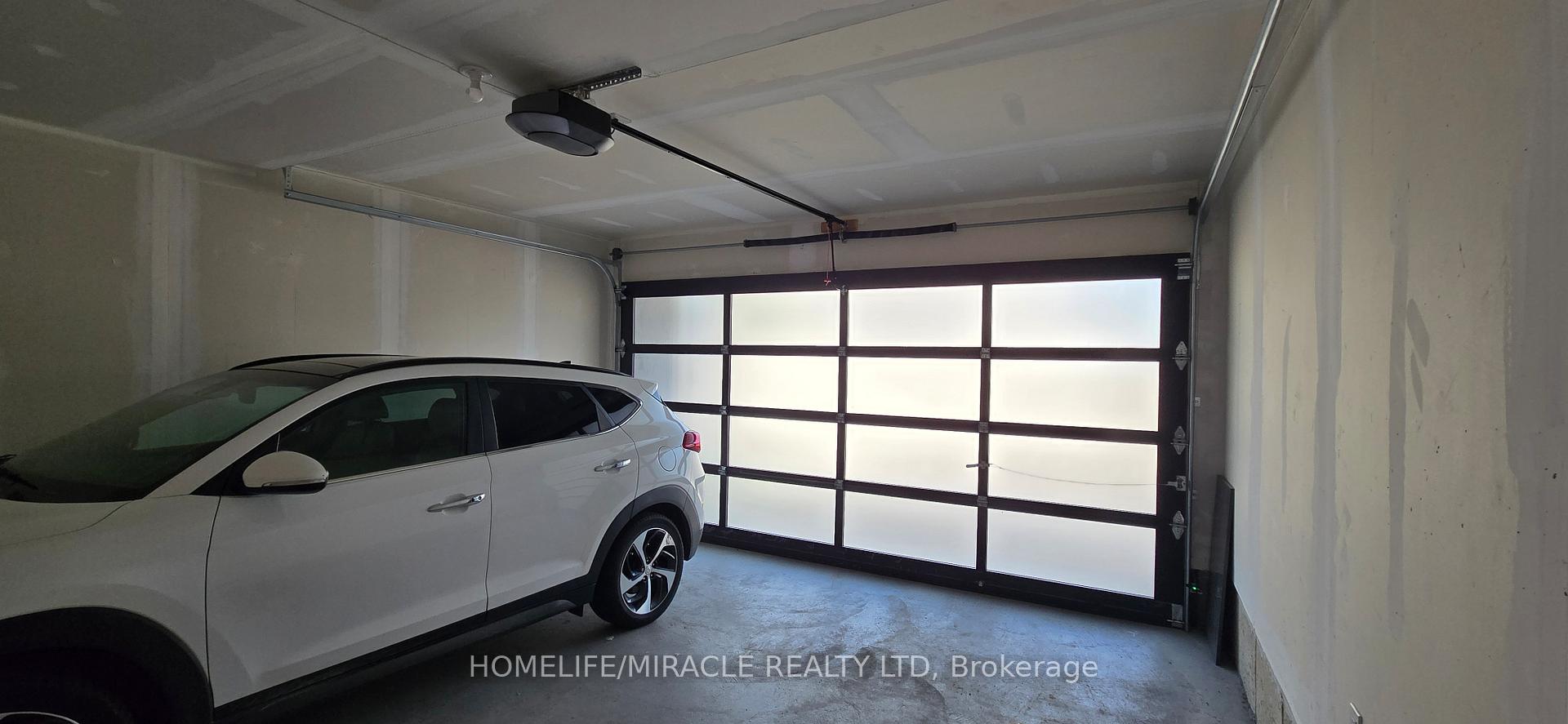 Photo 7 of 77 Sorbara Way, Whitby, Brooklin — HOMEH