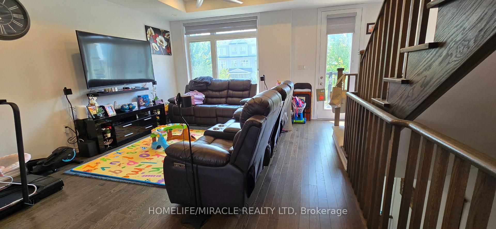 Photo 15 of 77 Sorbara Way, Whitby, Brooklin — HOMEH