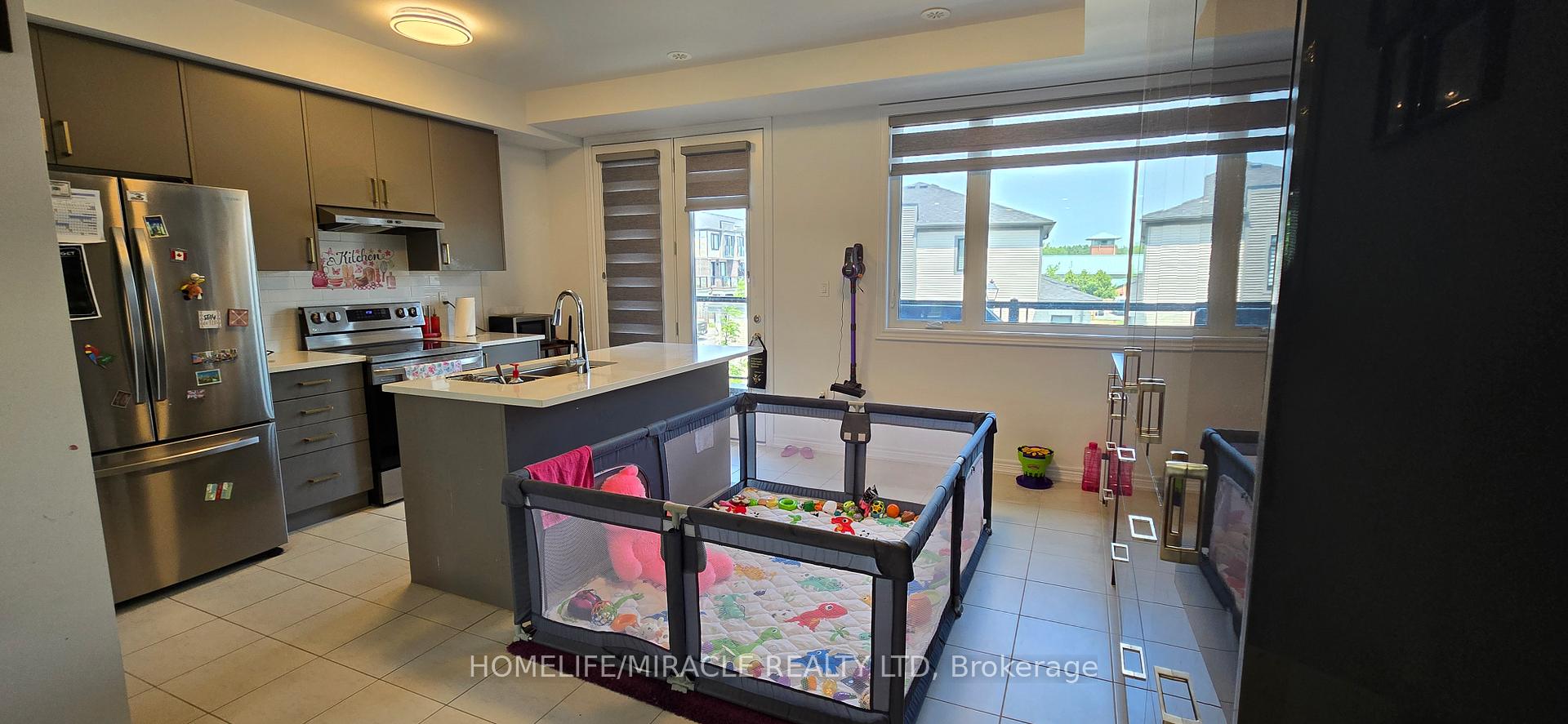 Photo 23 of 77 Sorbara Way, Whitby, Brooklin — HOMEH