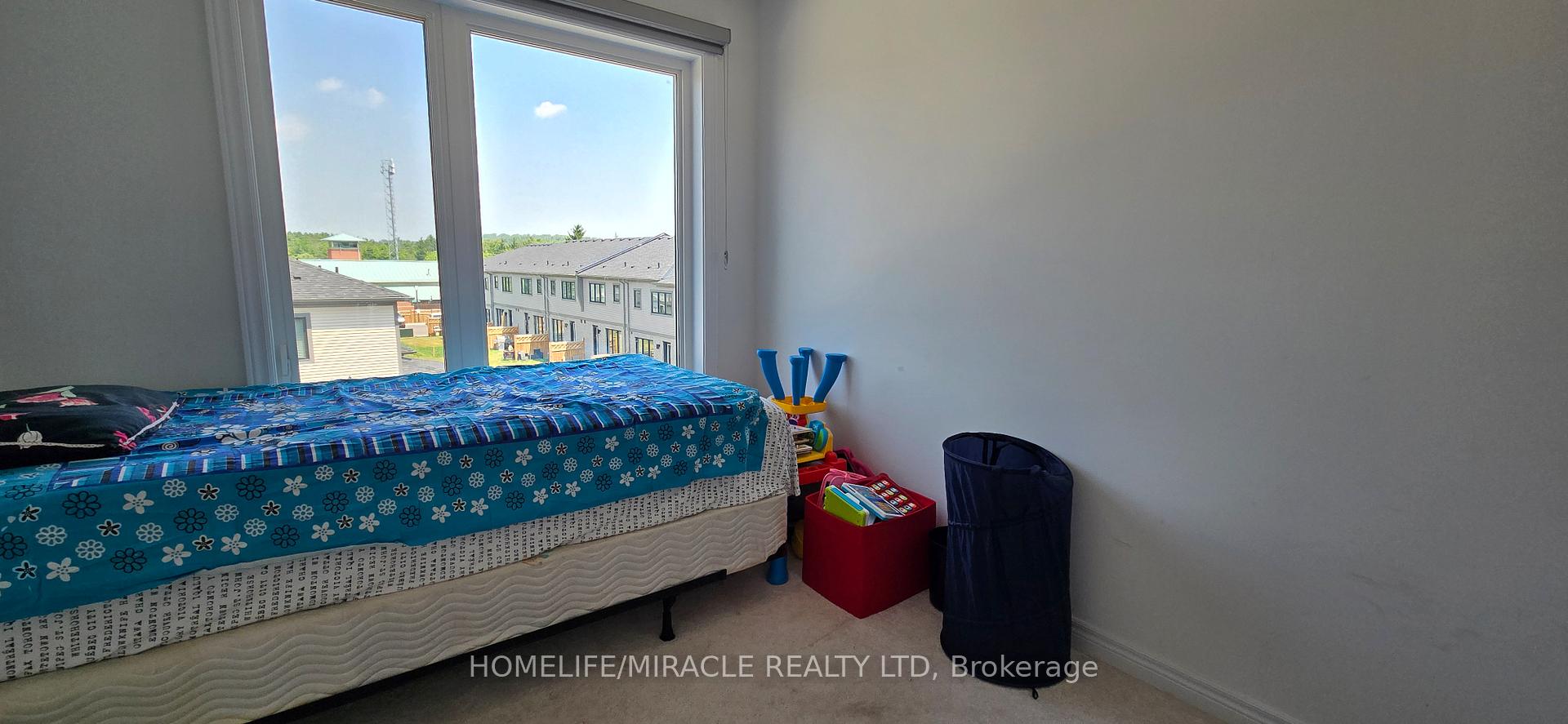 Photo 33 of 77 Sorbara Way, Whitby, Brooklin — HOMEH