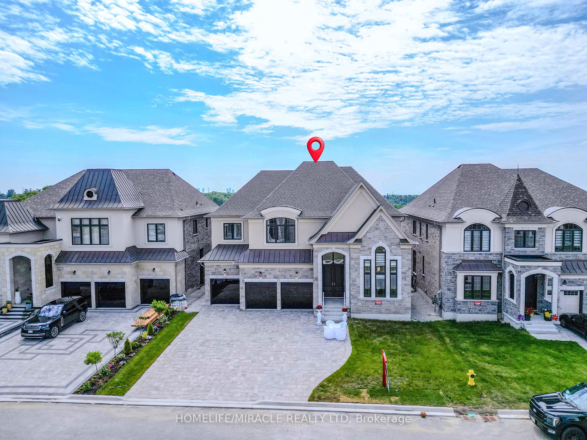 Front of 92 Appleyard Avenue