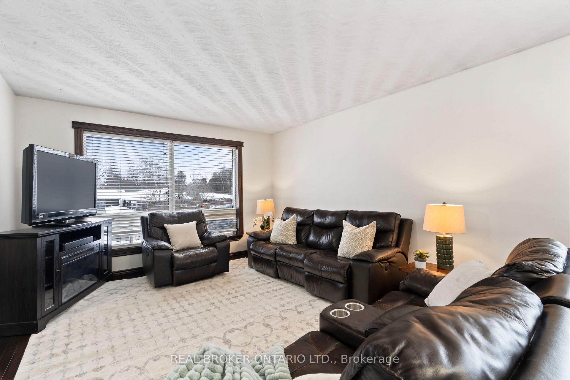 Photo 4 of 213 Queen Street S, West Grey — HOMEH