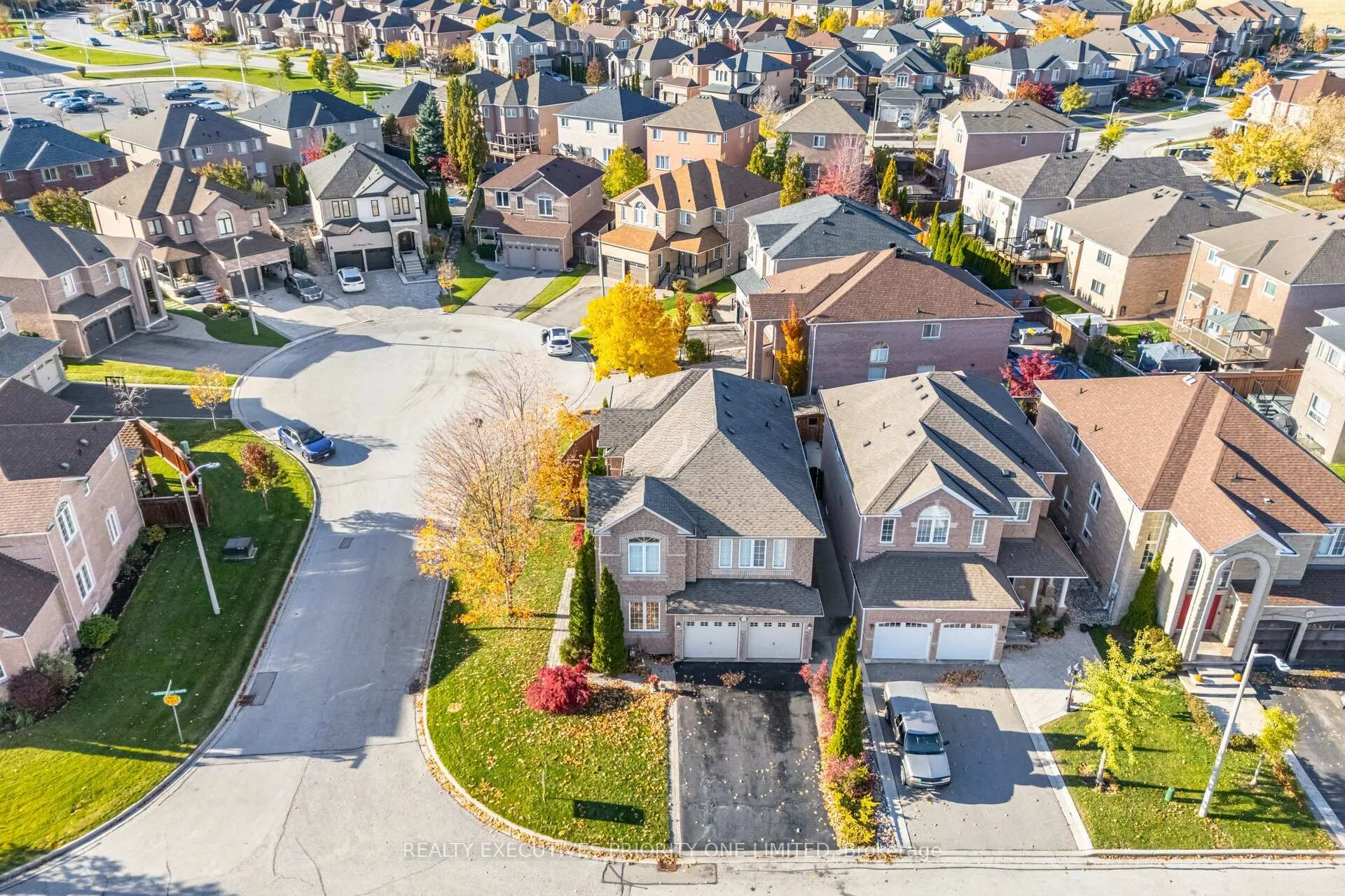 Photo 2 of 56 Regency View Heights, Vaughan, Rural Vaughan — HOMEH