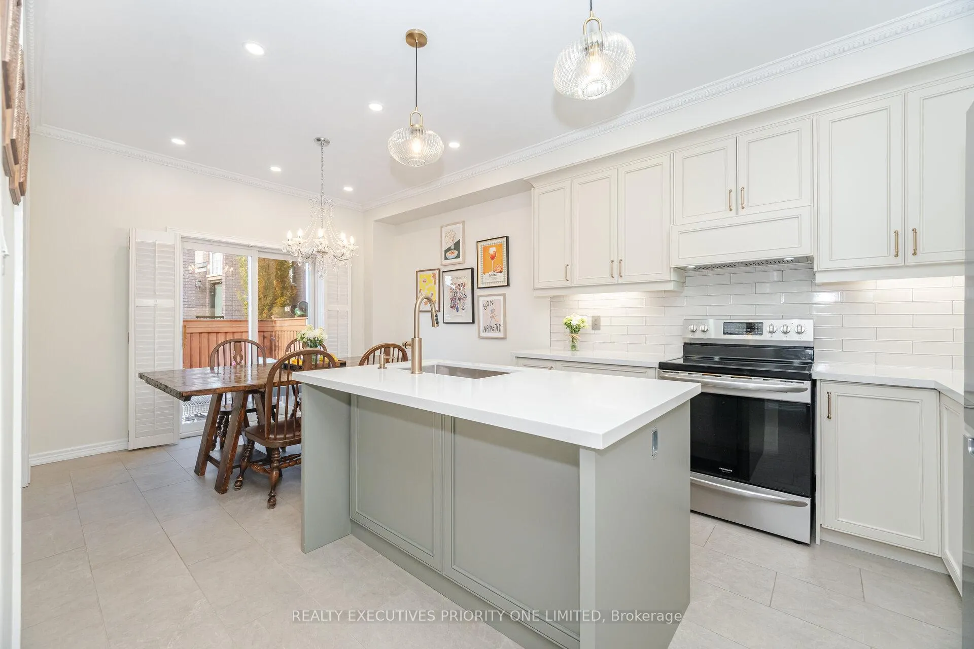Photo 13 of 56 Regency View Heights, Vaughan, Rural Vaughan — HOMEH