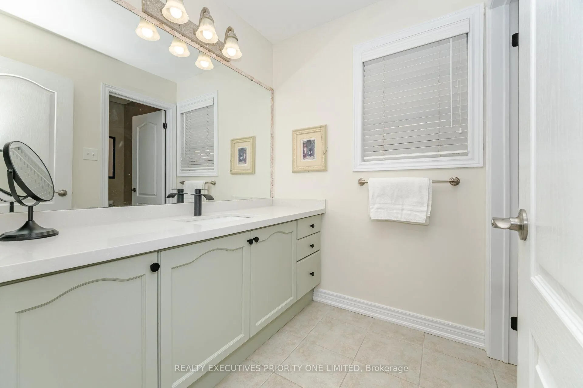 Photo 35 of 56 Regency View Heights, Vaughan, Rural Vaughan — HOMEH