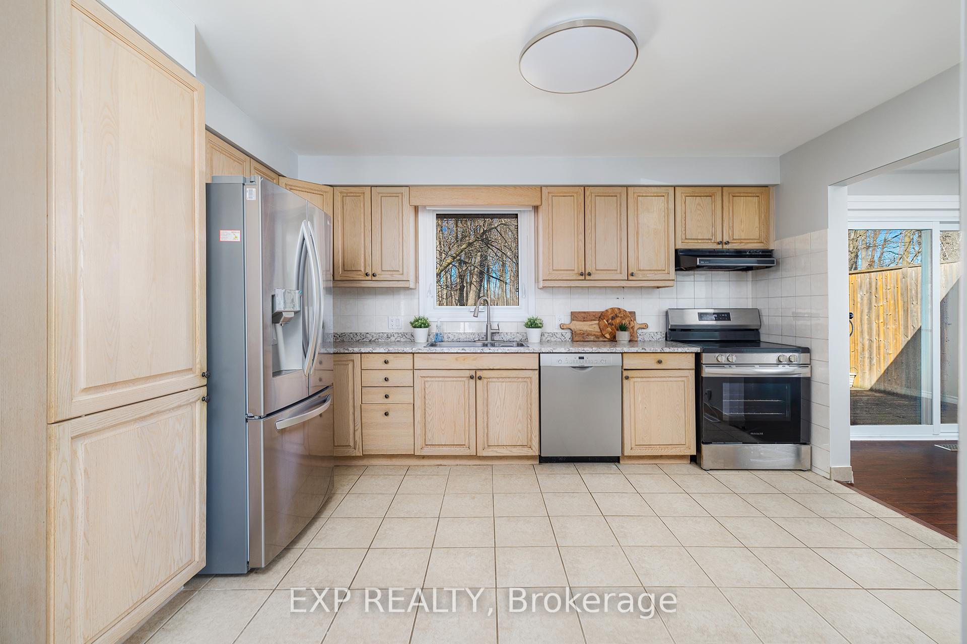 Photo 8 of 476 Parkwood Court, Waterloo — HOMEH