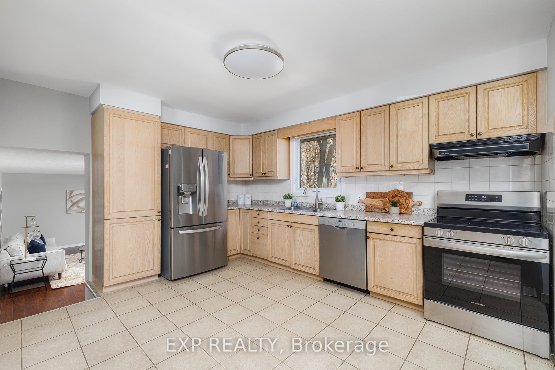 Photo 9 of 476 Parkwood Court, Waterloo — HOMEH