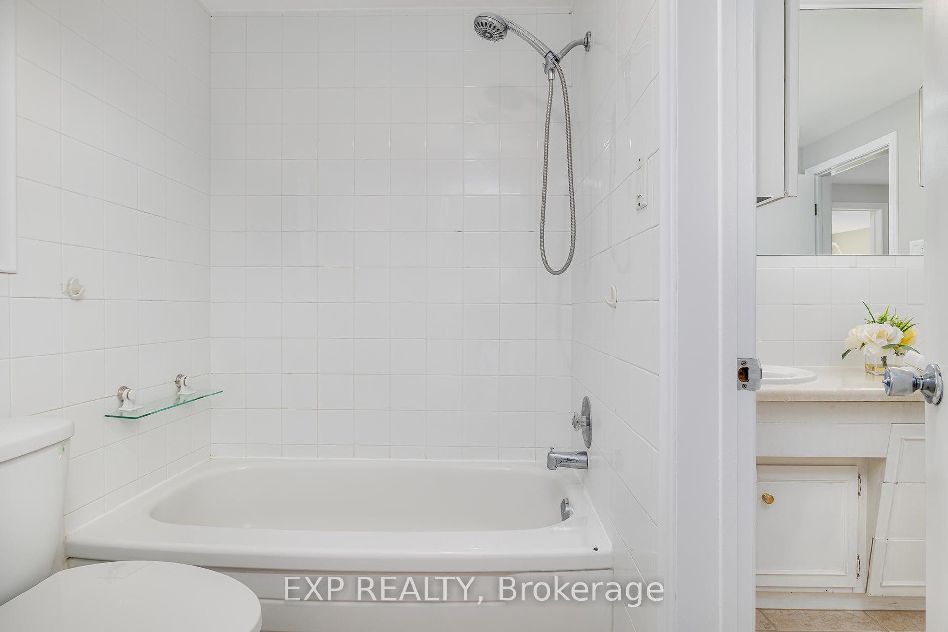 Photo 16 of 476 Parkwood Court, Waterloo — HOMEH