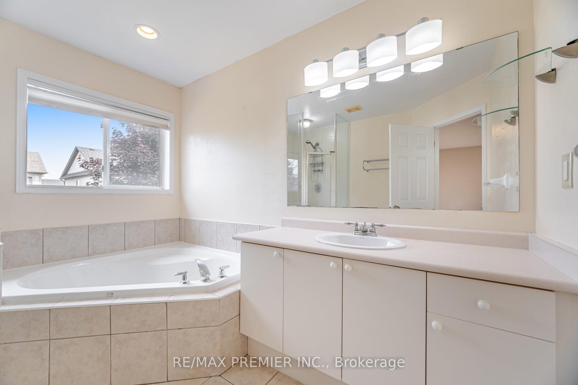 Photo 9 of 148 Harrongate Place, Whitby, Taunton North — HOMEH