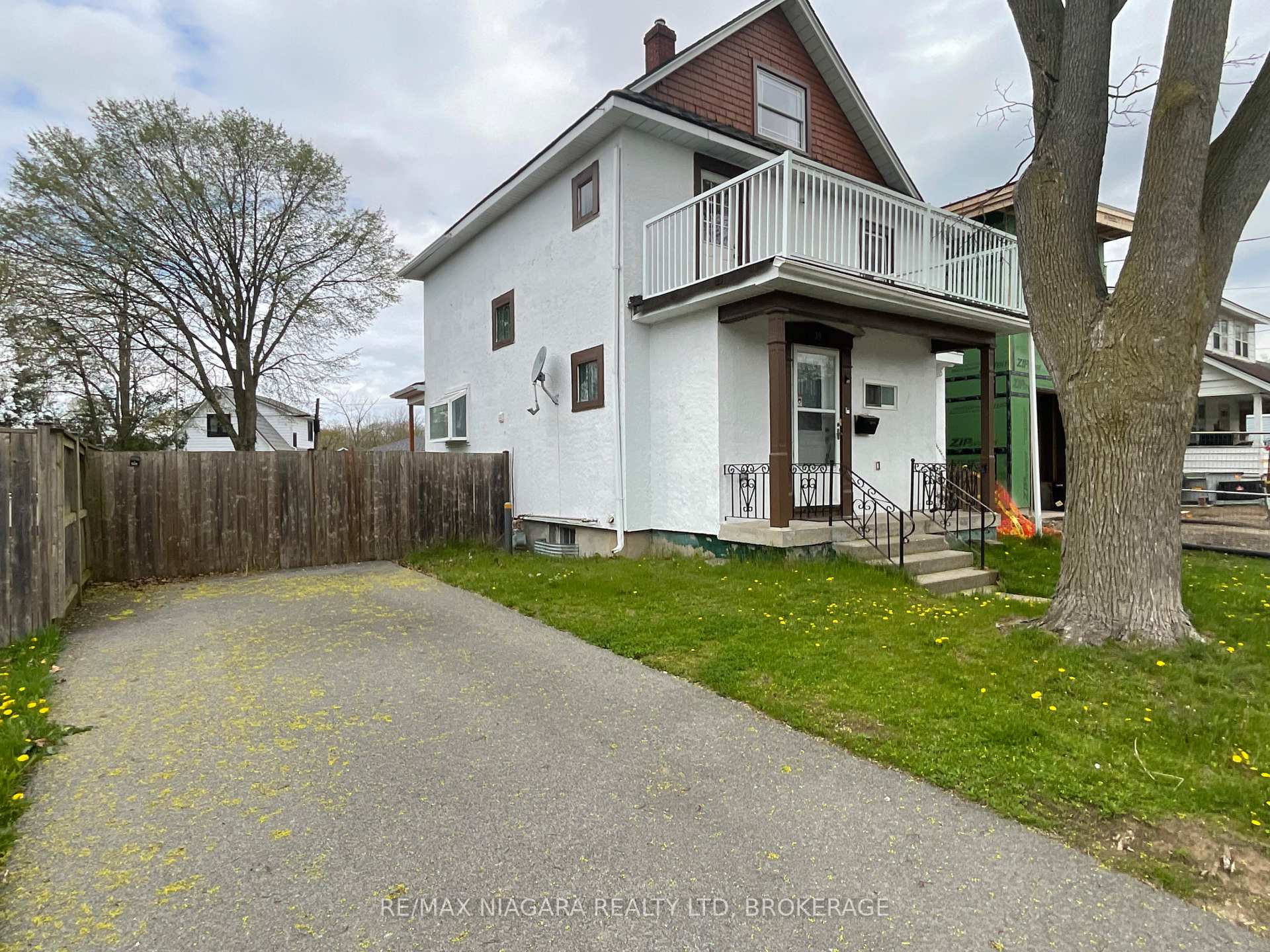 Front of 39 Oakland Avenue