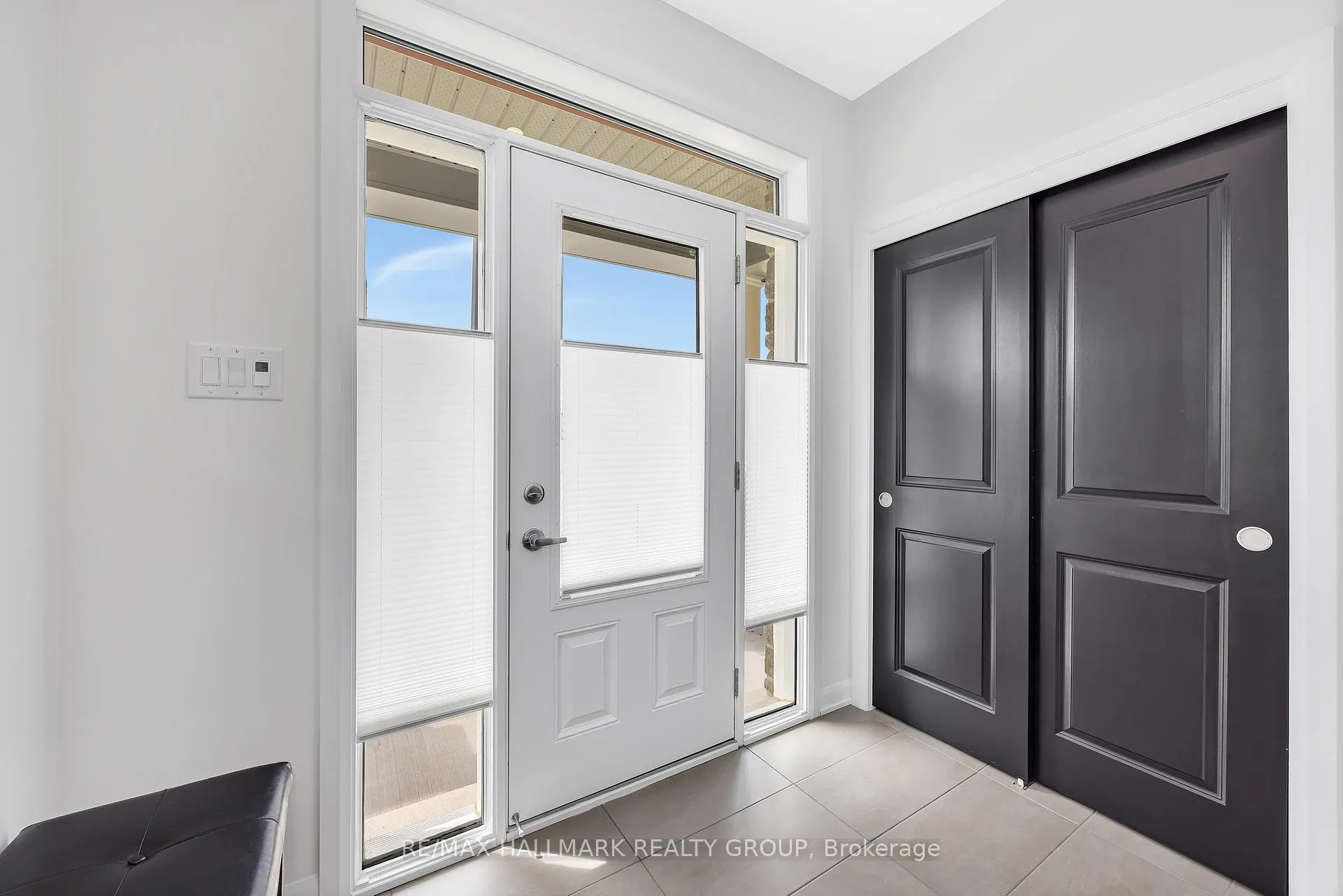 Photo 4 of 756 Cappamore Drive, Ottawa, Barrhaven - Half Moon Bay — HOMEH