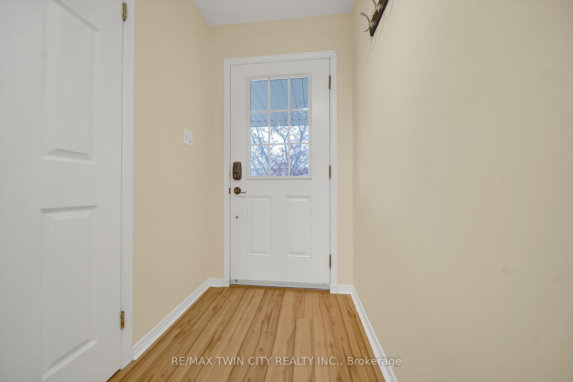 Photo 4 of 934 Creekside Drive, Waterloo — HOMEH