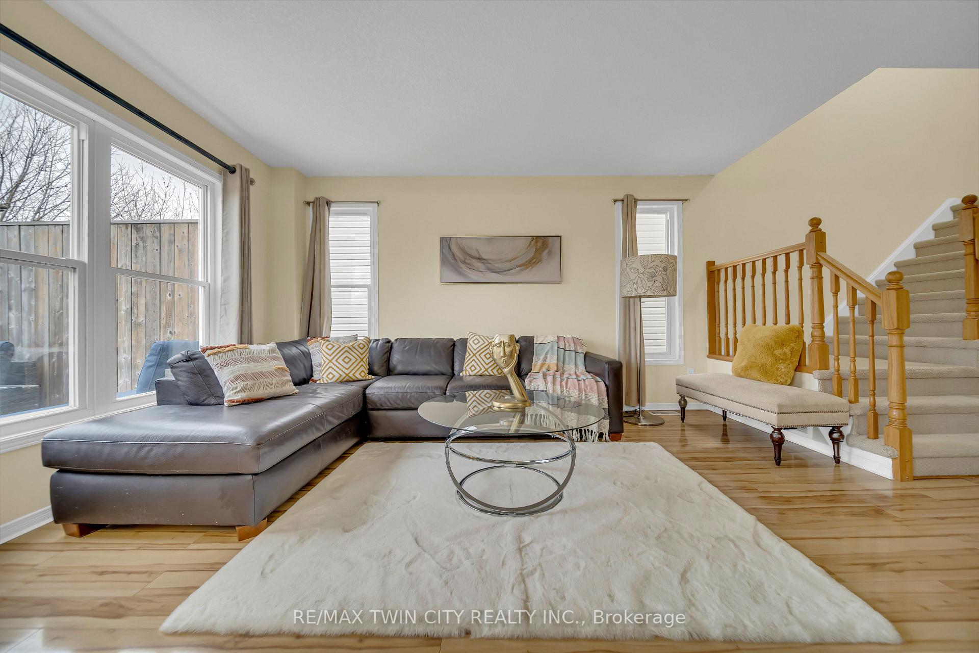 Photo 6 of 934 Creekside Drive, Waterloo — HOMEH