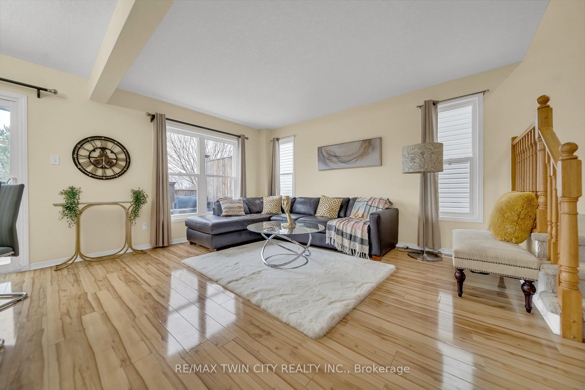 Photo 7 of 934 Creekside Drive, Waterloo — HOMEH