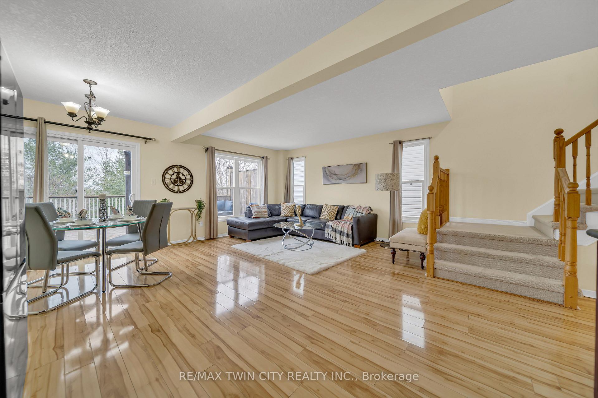 Photo 8 of 934 Creekside Drive, Waterloo — HOMEH