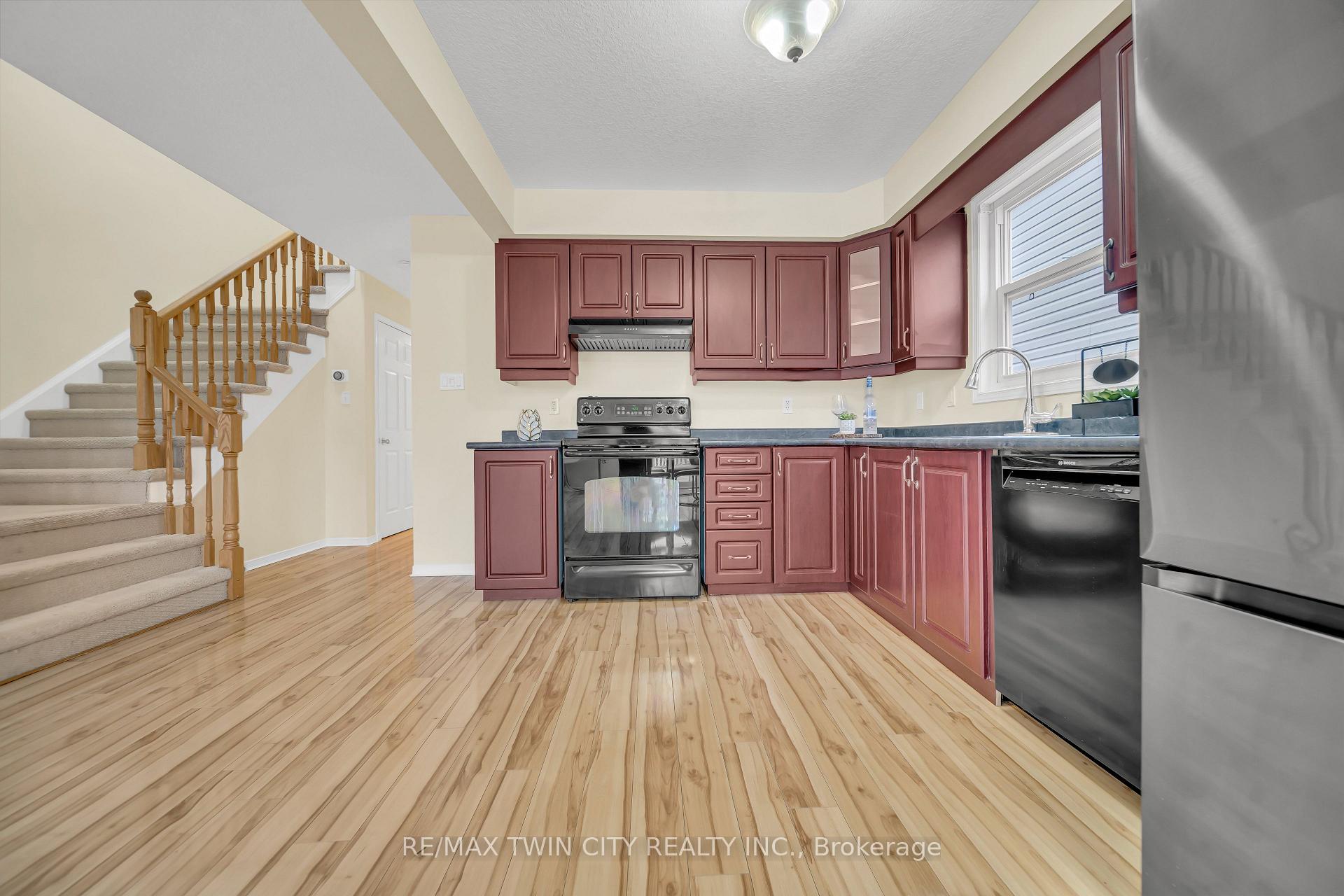 Photo 12 of 934 Creekside Drive, Waterloo — HOMEH