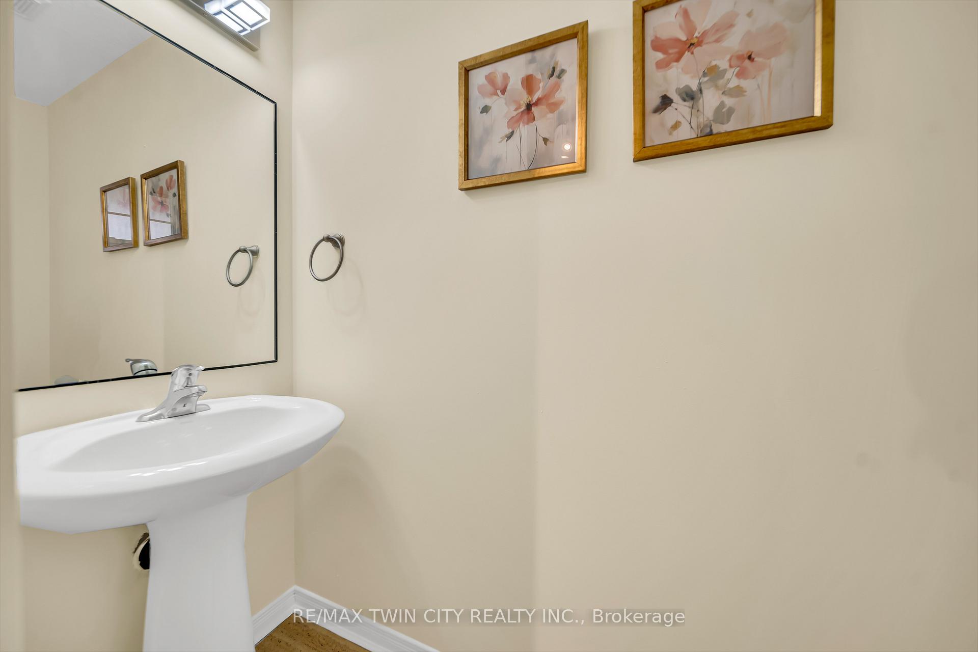 Photo 16 of 934 Creekside Drive, Waterloo — HOMEH