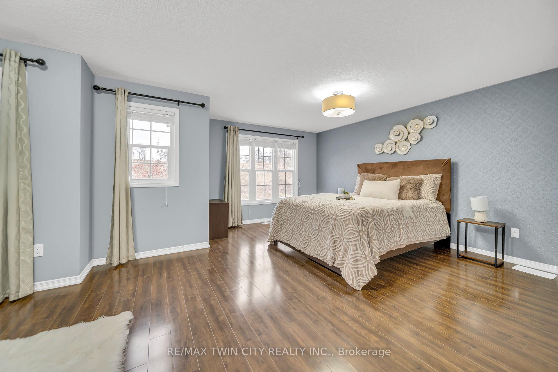 Photo 18 of 934 Creekside Drive, Waterloo — HOMEH