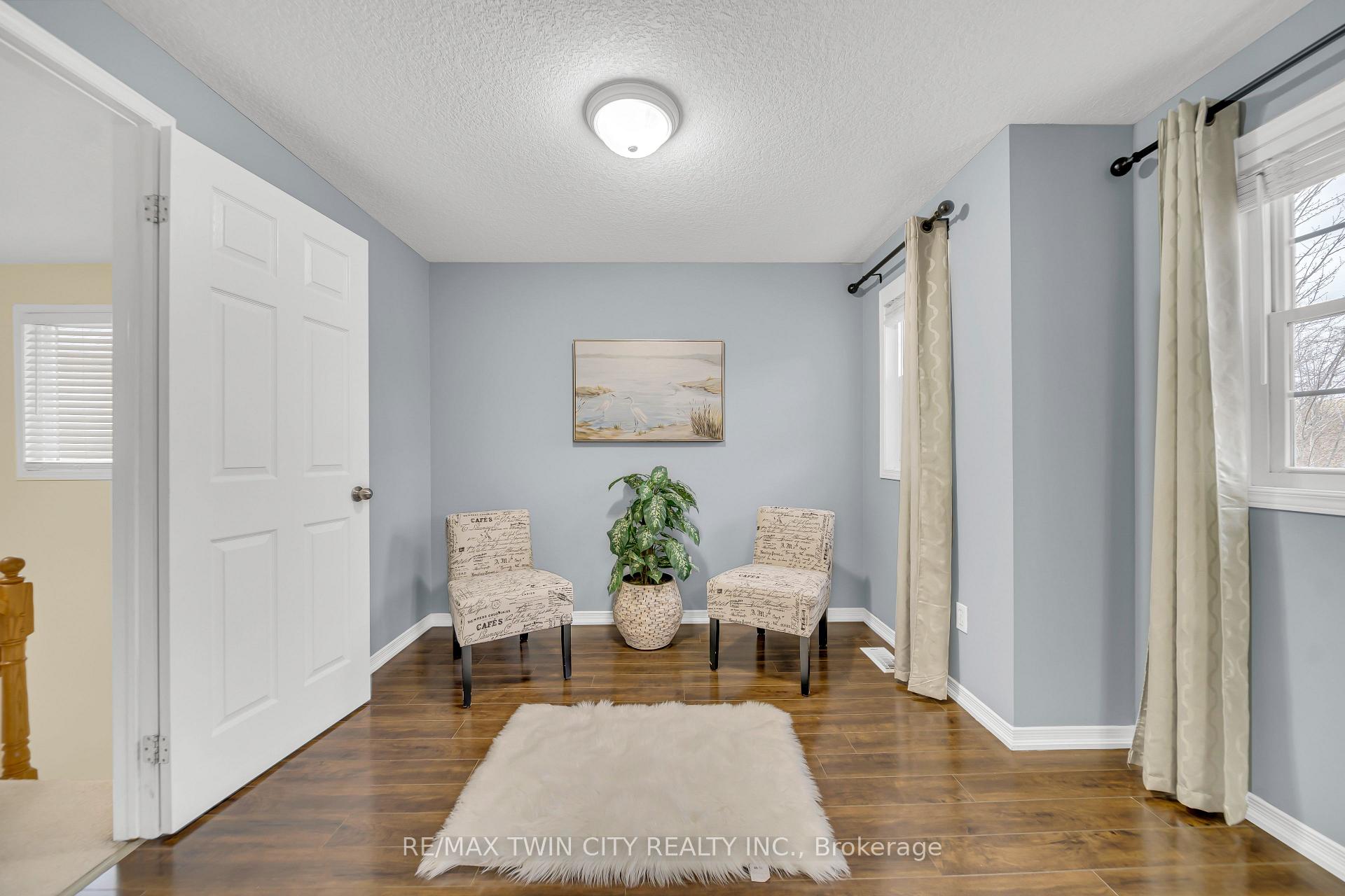Photo 19 of 934 Creekside Drive, Waterloo — HOMEH