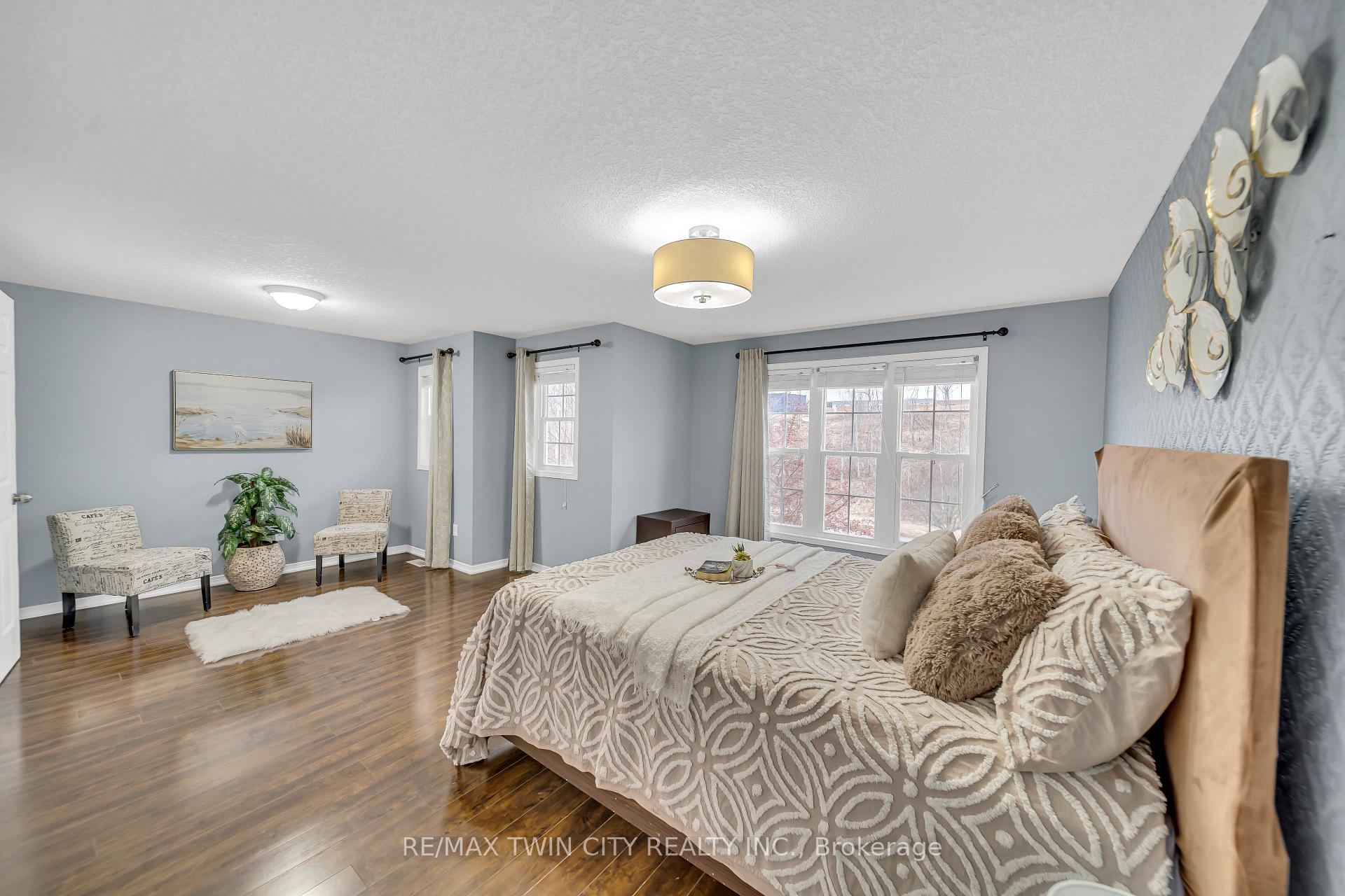Photo 20 of 934 Creekside Drive, Waterloo — HOMEH