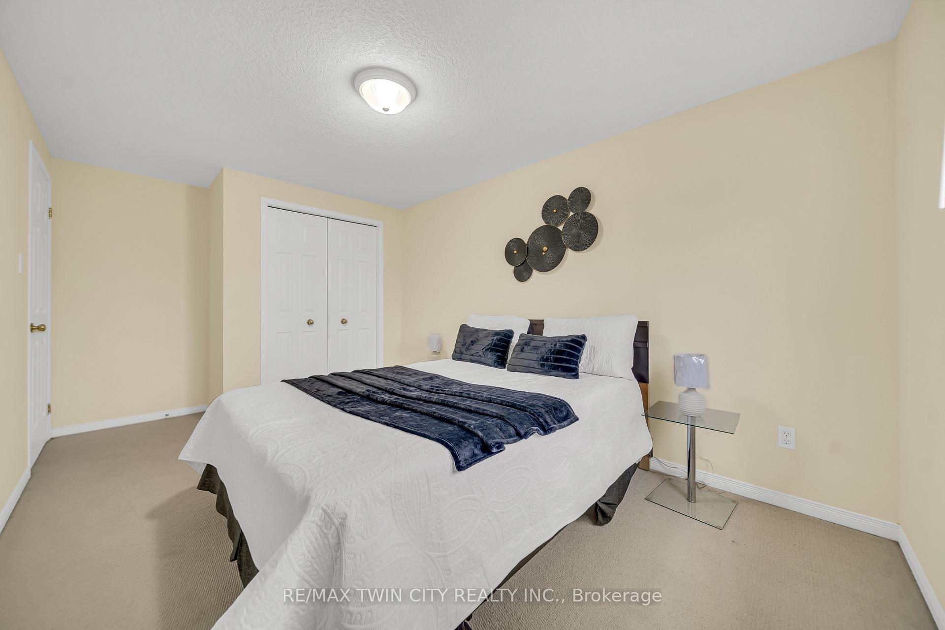 Photo 24 of 934 Creekside Drive, Waterloo — HOMEH