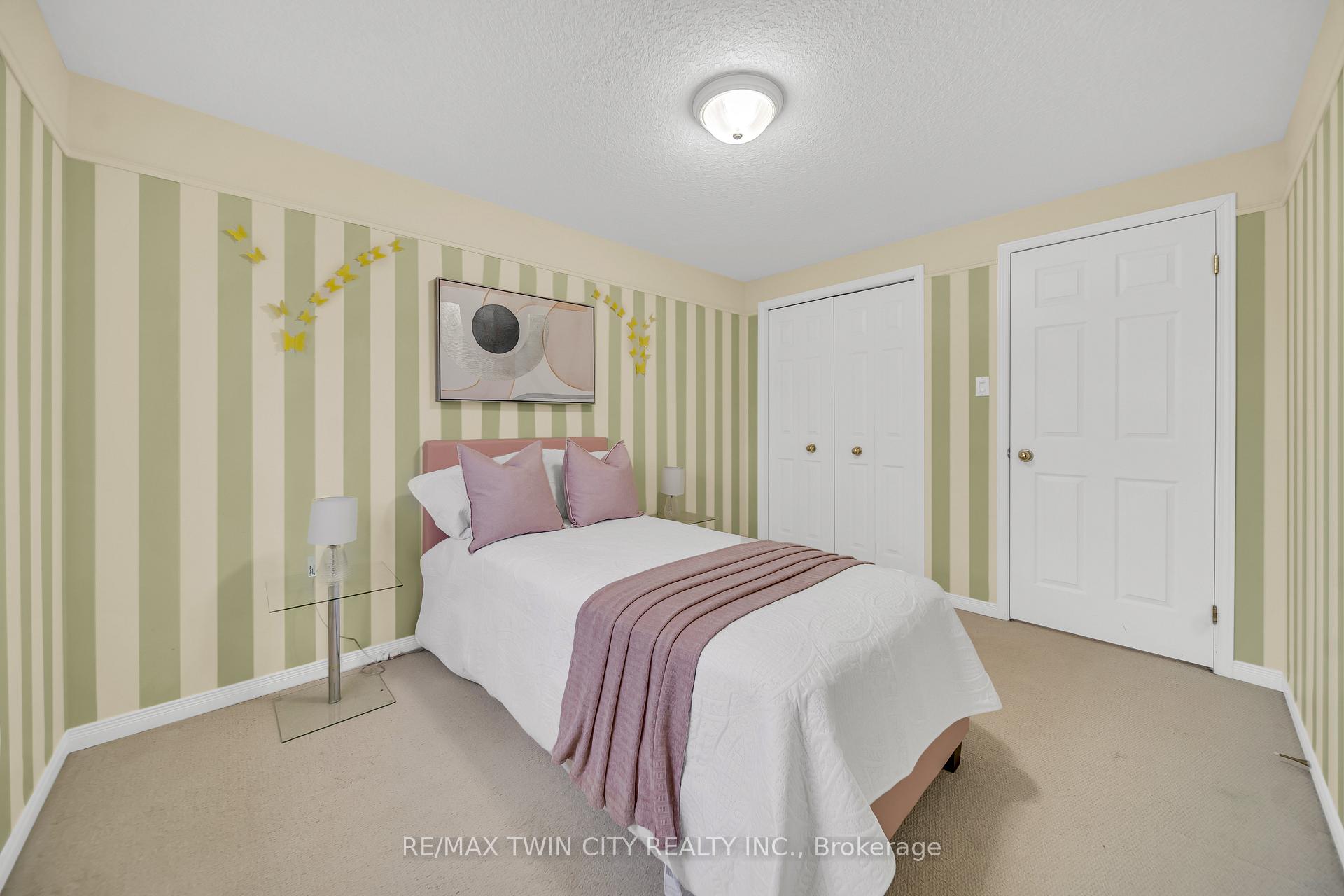 Photo 26 of 934 Creekside Drive, Waterloo — HOMEH