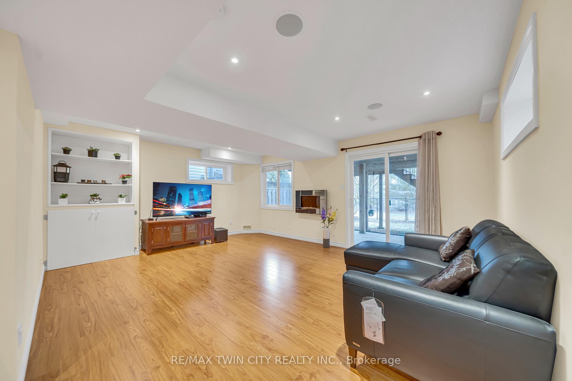 Photo 27 of 934 Creekside Drive, Waterloo — HOMEH