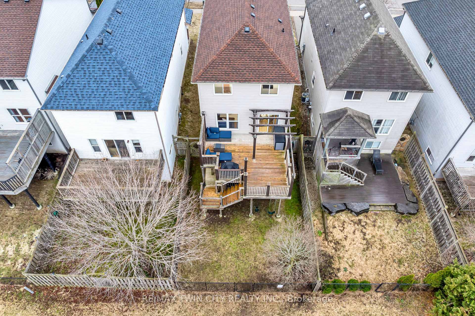 Photo 32 of 934 Creekside Drive, Waterloo — HOMEH