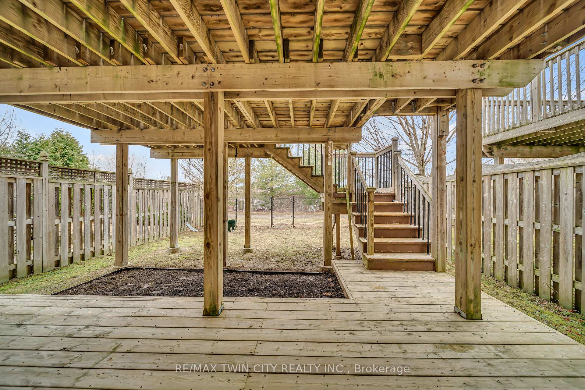 Photo 33 of 934 Creekside Drive, Waterloo — HOMEH