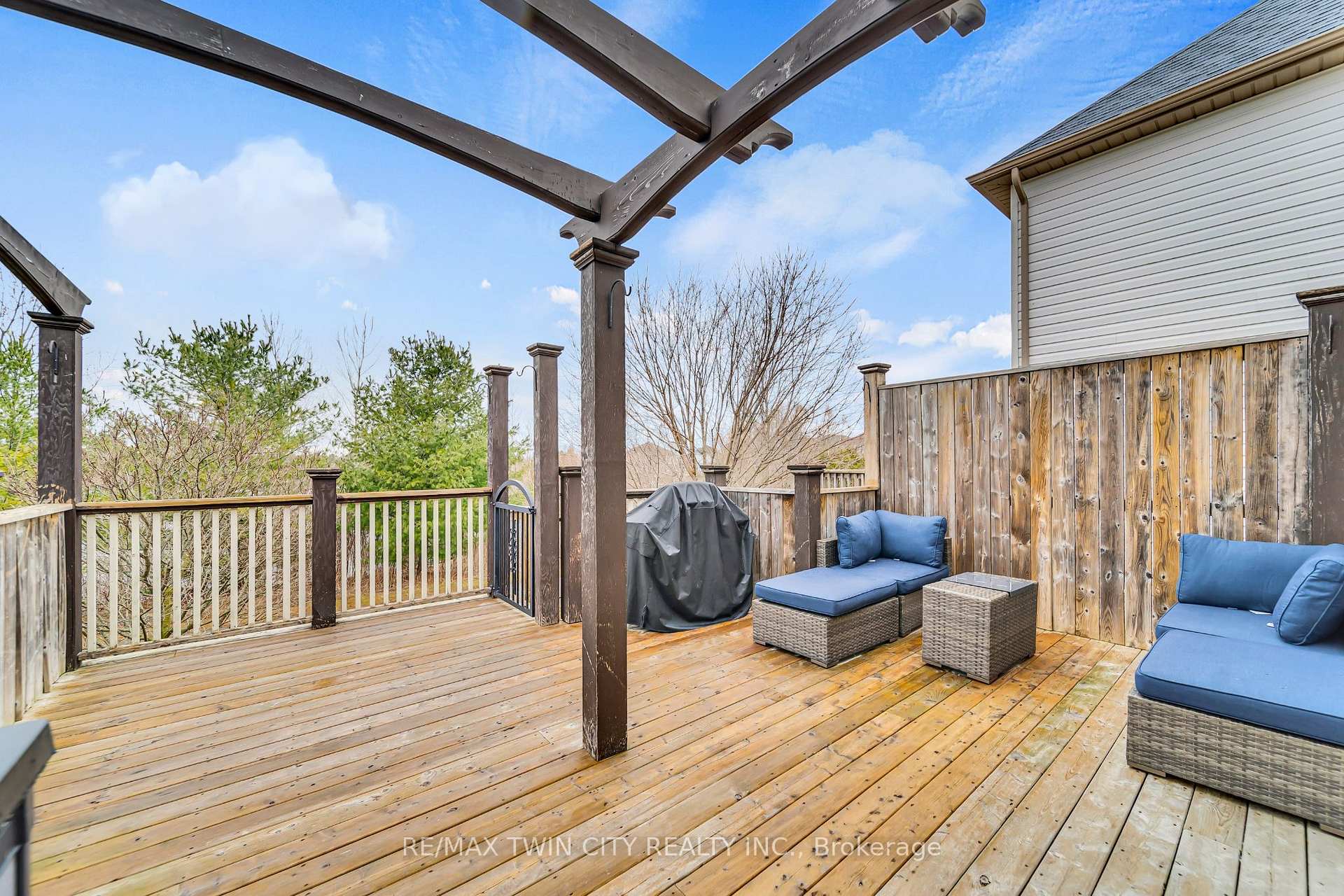 Photo 34 of 934 Creekside Drive, Waterloo — HOMEH