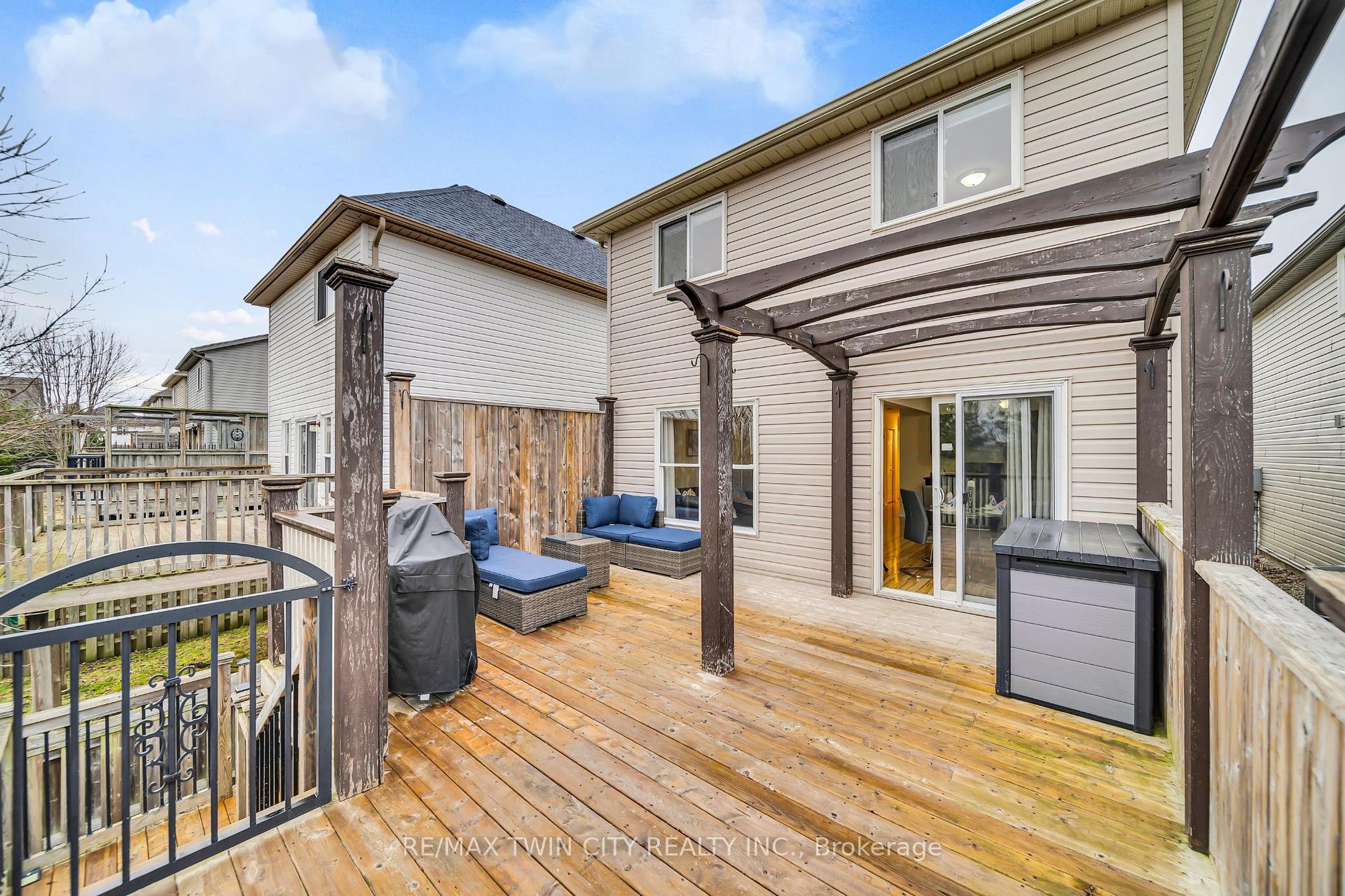 Photo 35 of 934 Creekside Drive, Waterloo — HOMEH