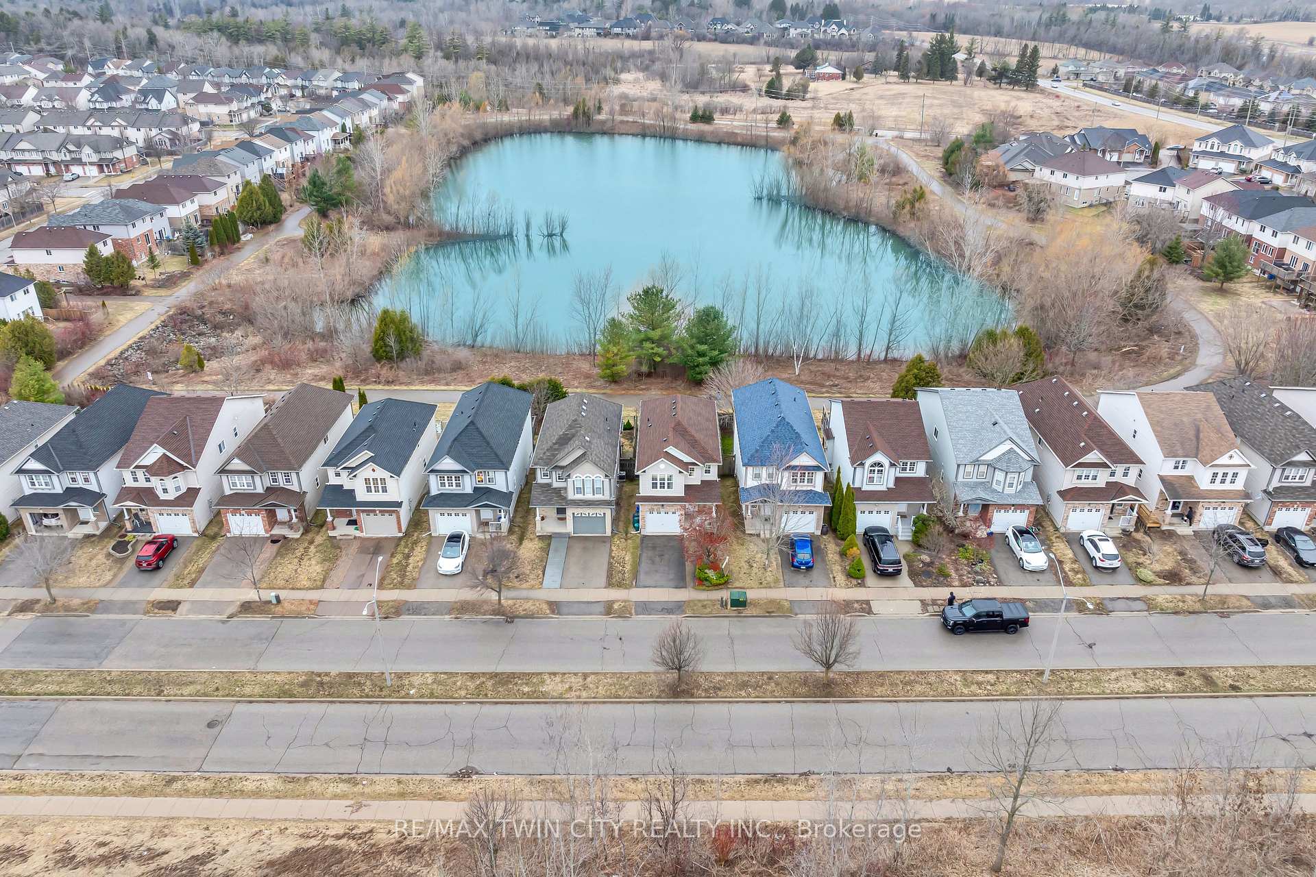Photo 38 of 934 Creekside Drive, Waterloo — HOMEH