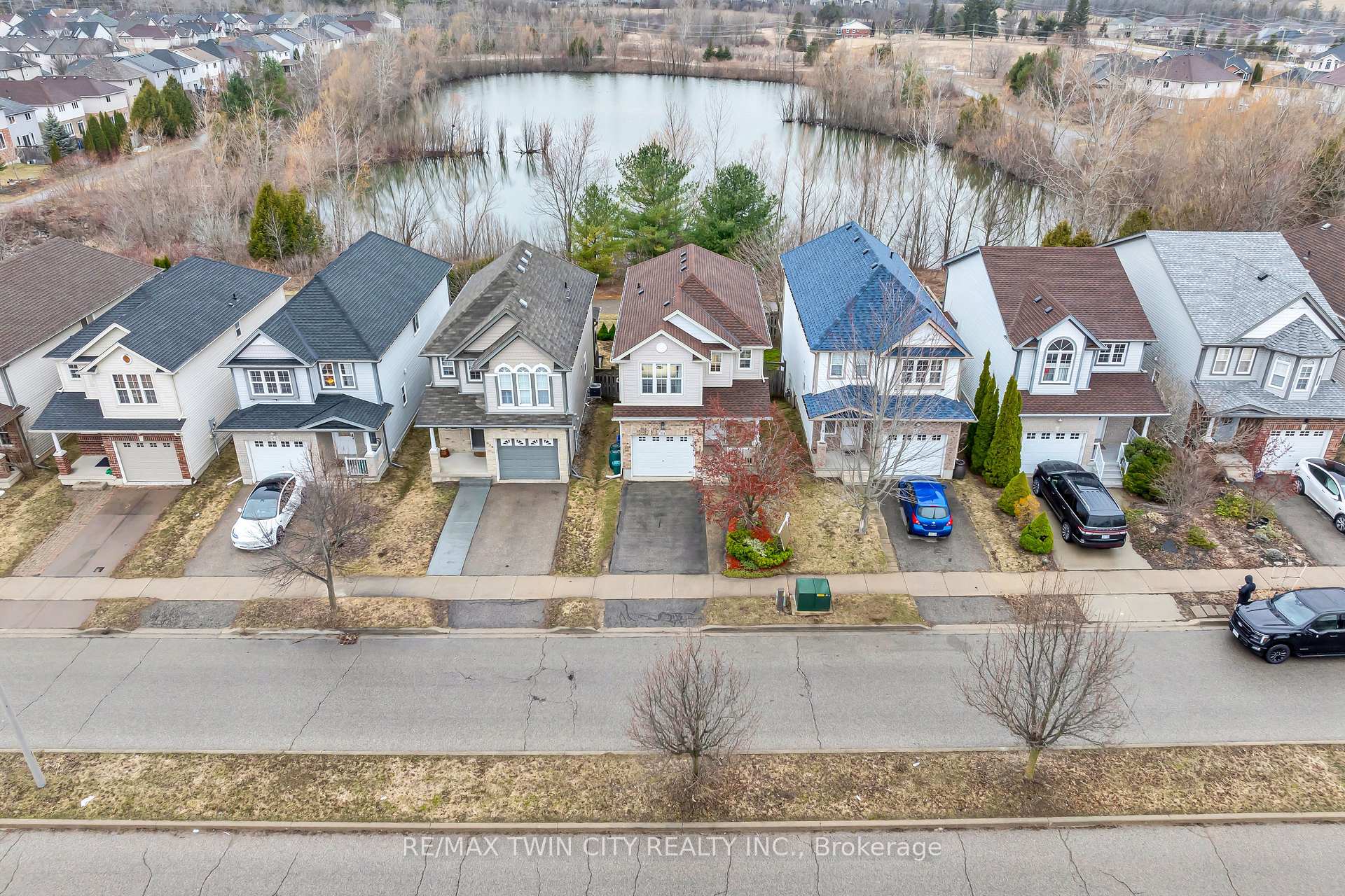Photo 41 of 934 Creekside Drive, Waterloo — HOMEH
