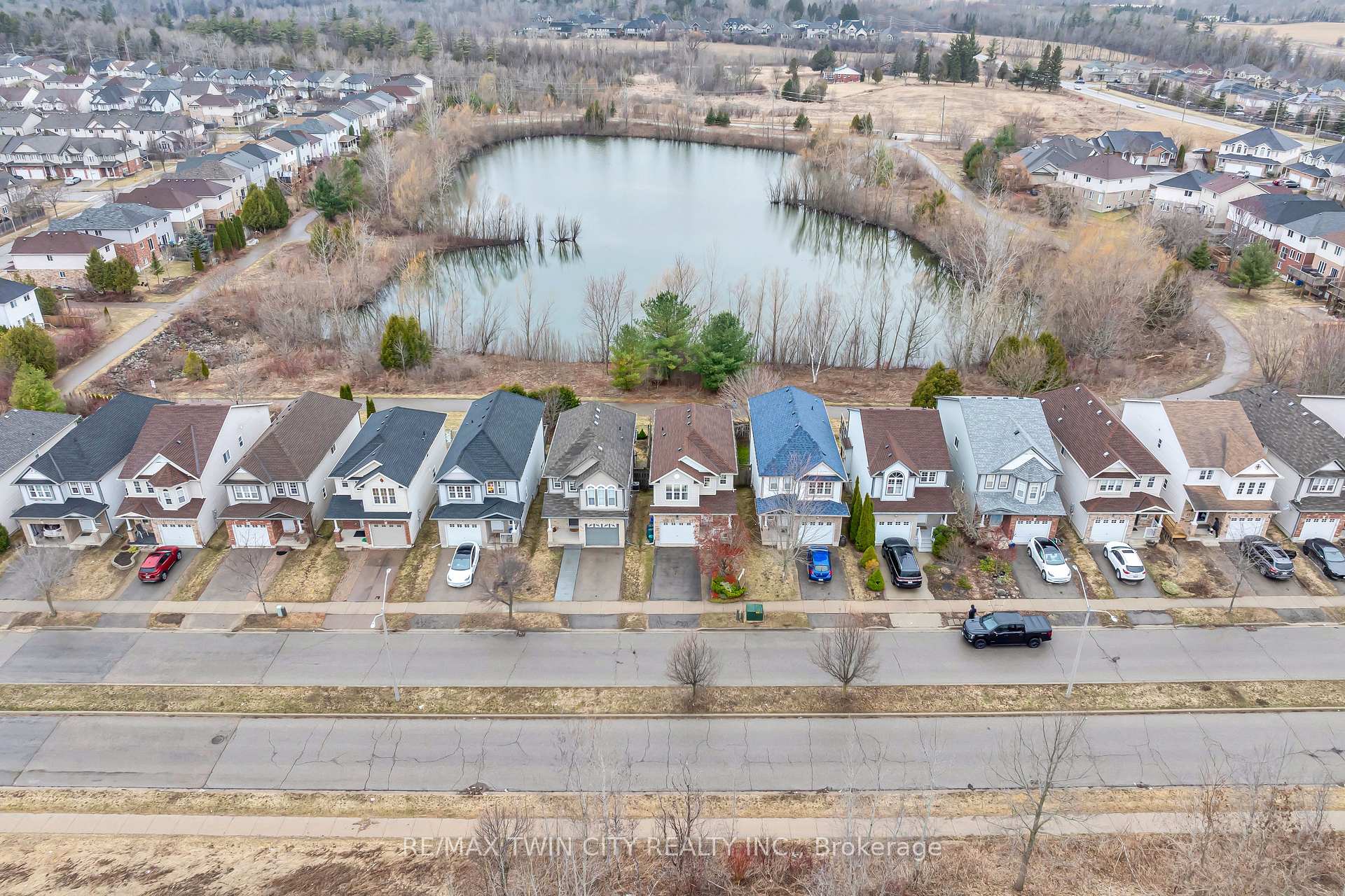 Photo 42 of 934 Creekside Drive, Waterloo — HOMEH