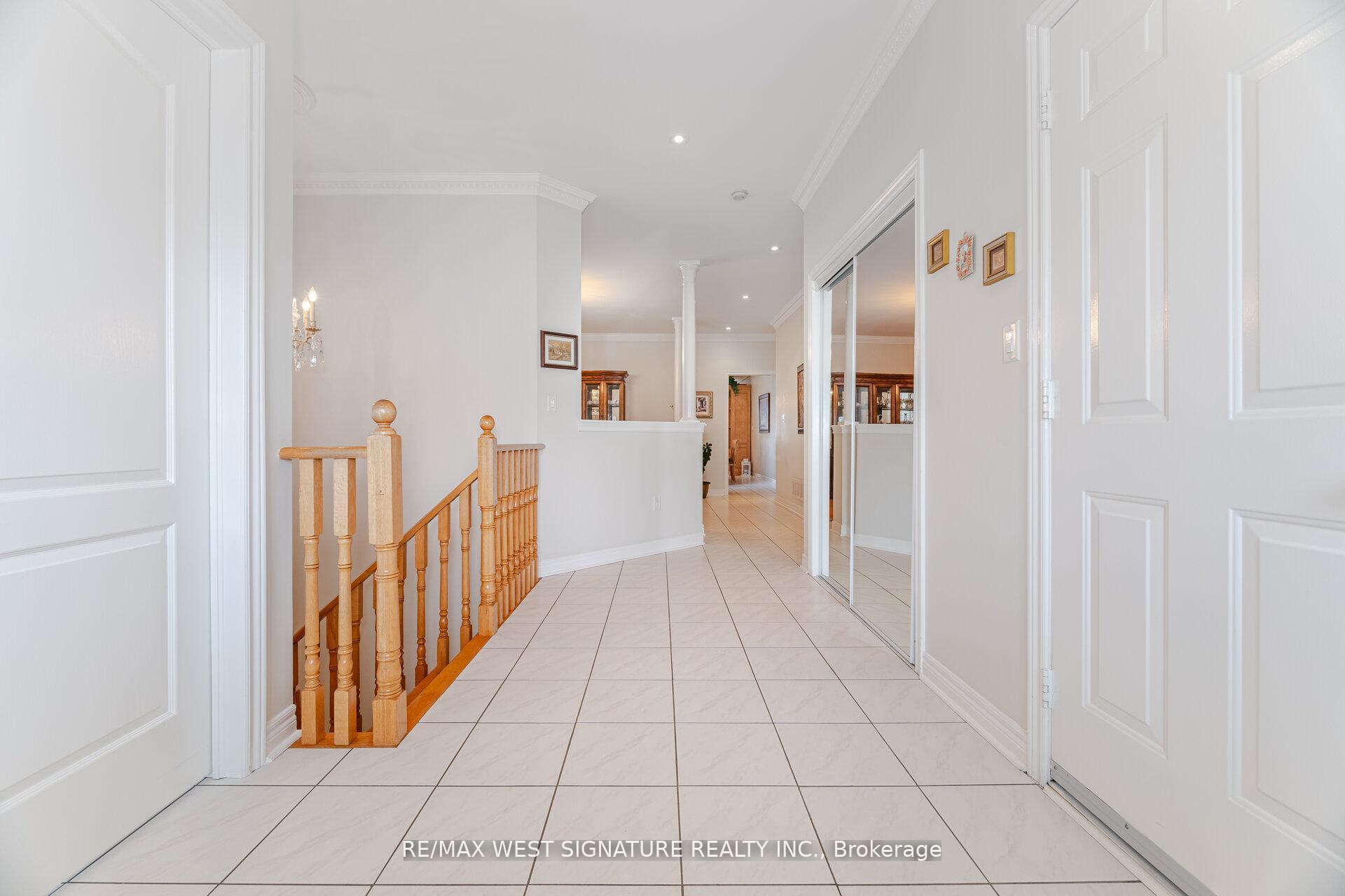 Photo 6 of 121 Calera Crescent, Vaughan, Sonoma Heights — HOMEH