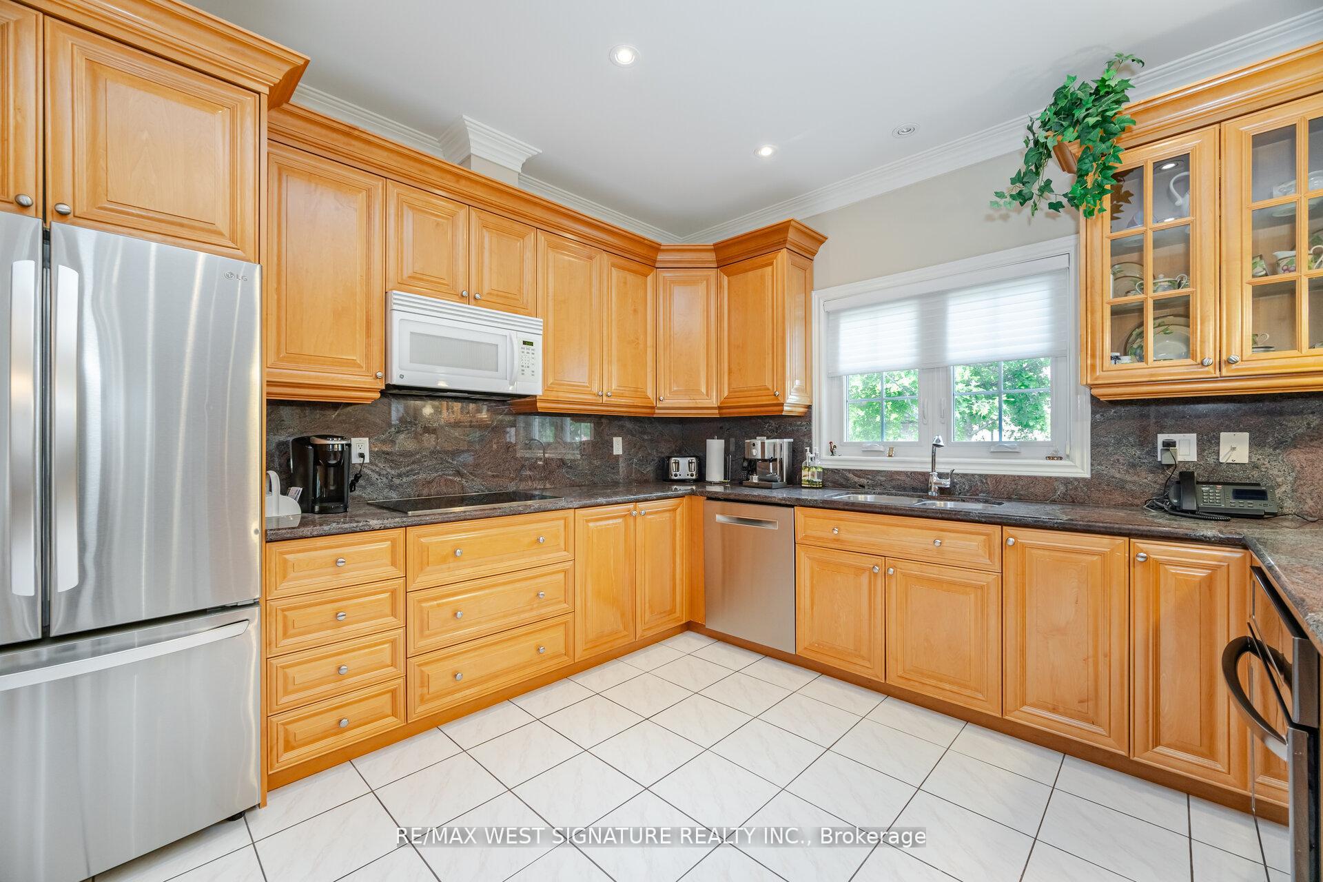 Photo 9 of 121 Calera Crescent, Vaughan, Sonoma Heights — HOMEH