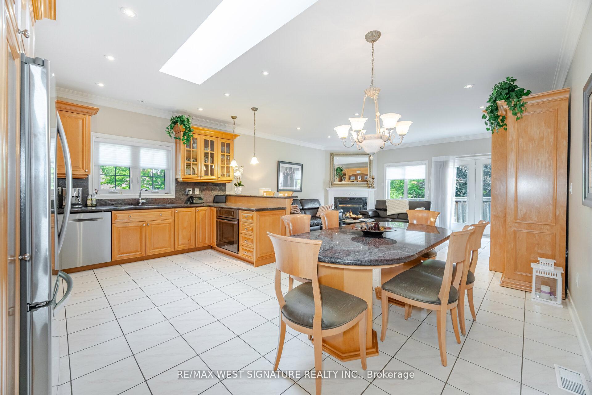 Photo 12 of 121 Calera Crescent, Vaughan, Sonoma Heights — HOMEH