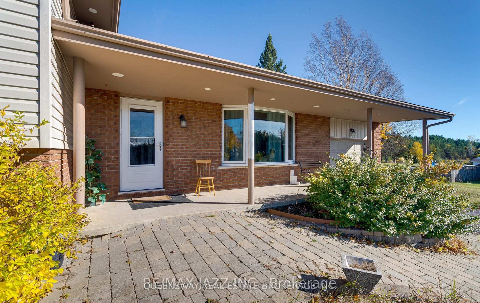 Photo 2 of 54 Roslin Road, Belleville, Thurlow Ward — HOMEH