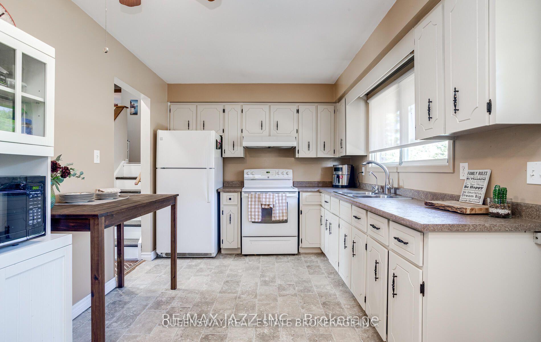 Photo 8 of 54 Roslin Road, Belleville, Thurlow Ward — HOMEH
