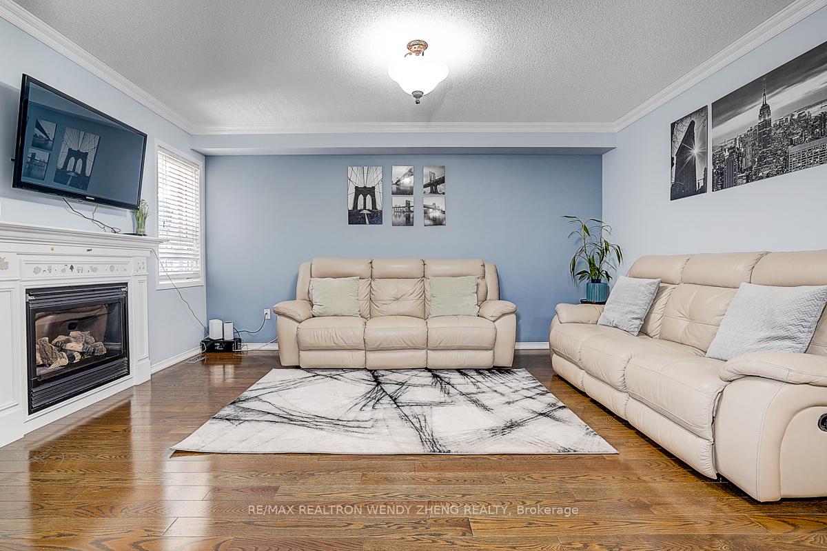 Photo 3 of 25 Neill Avenue, Whitby, Rolling Acres — HOMEH