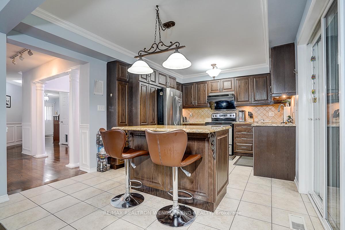 Photo 12 of 25 Neill Avenue, Whitby, Rolling Acres — HOMEH