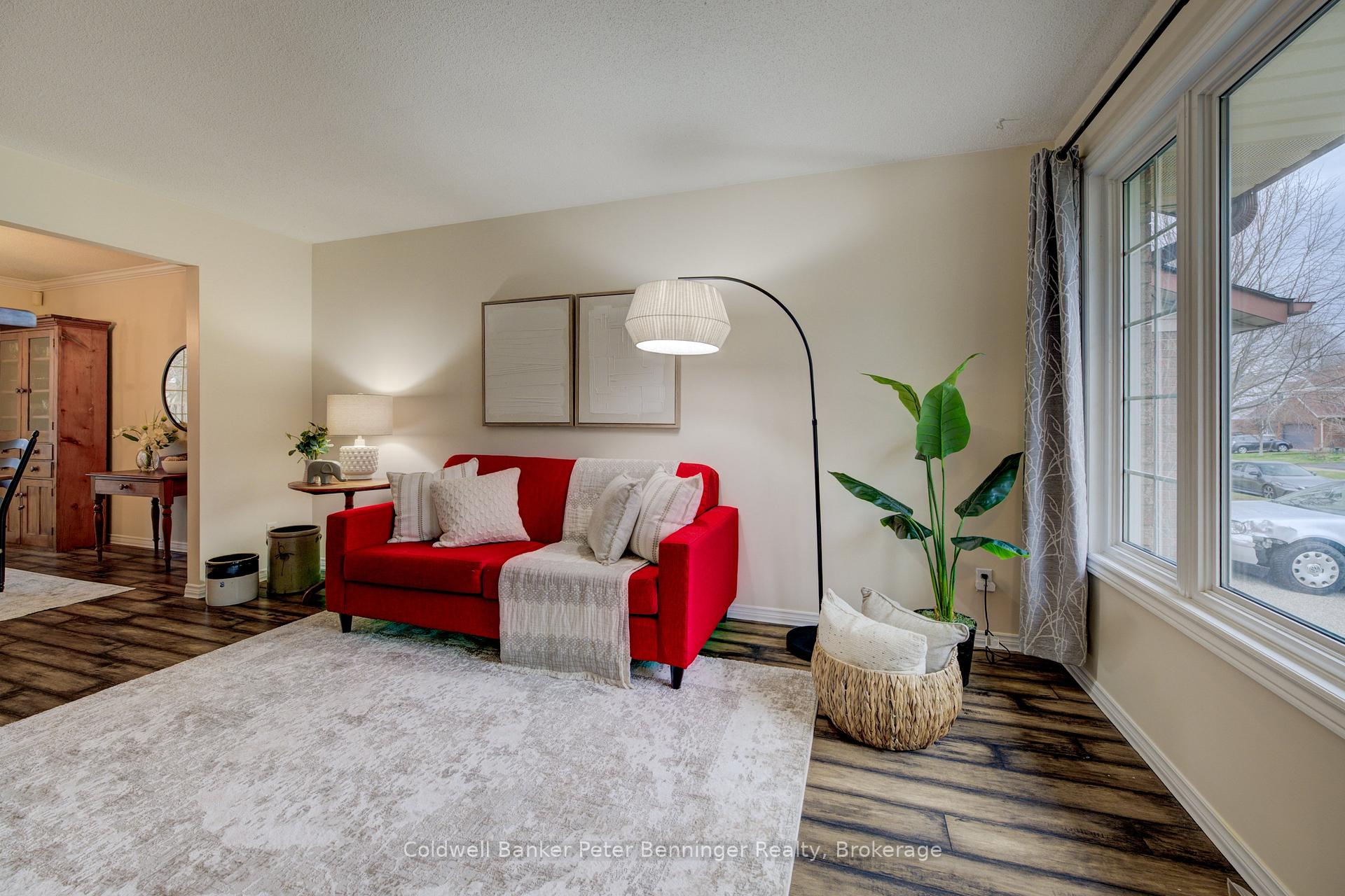 Photo 5 of 275 Canterbury Drive, Waterloo — HOMEH